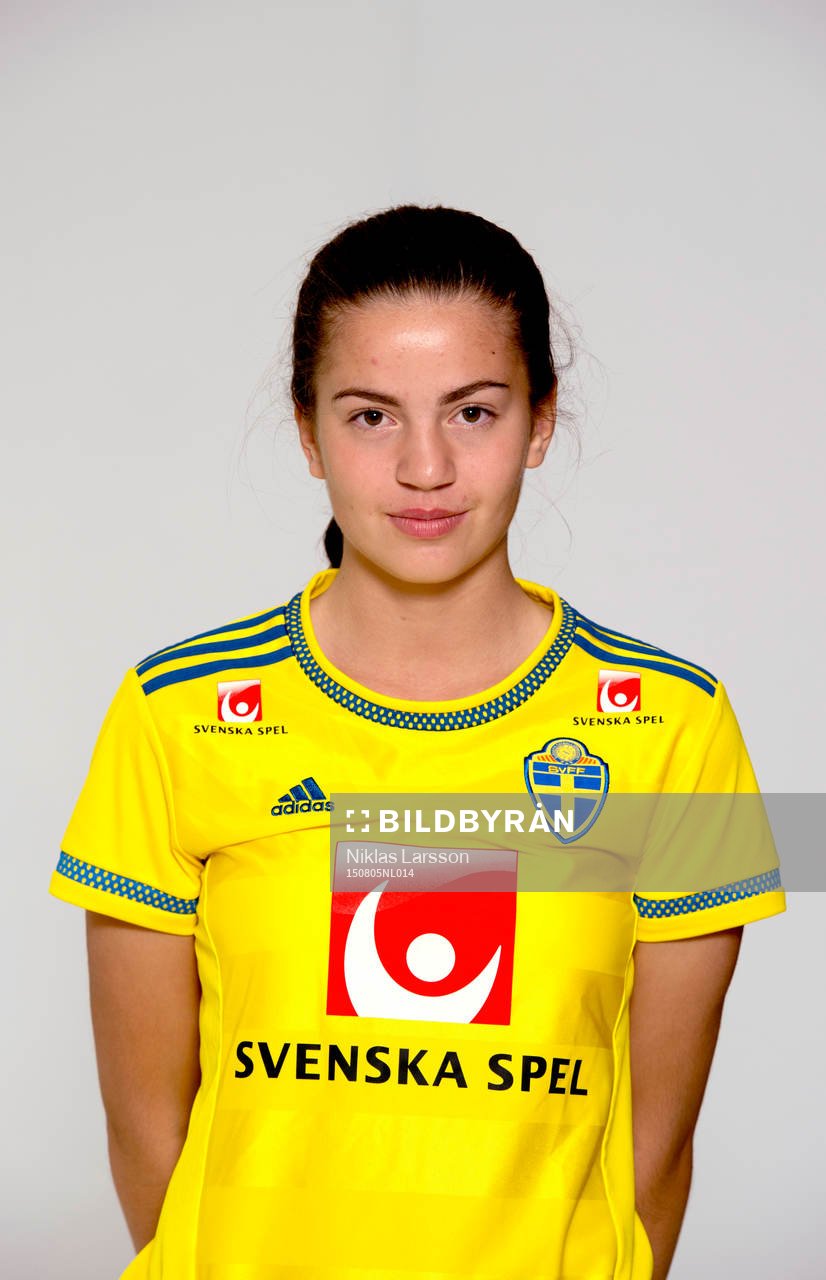 Azra Tokovic under en fotografering för det Svenska fotbollsförbundet den 05 augusti 2015 i Stockholm.