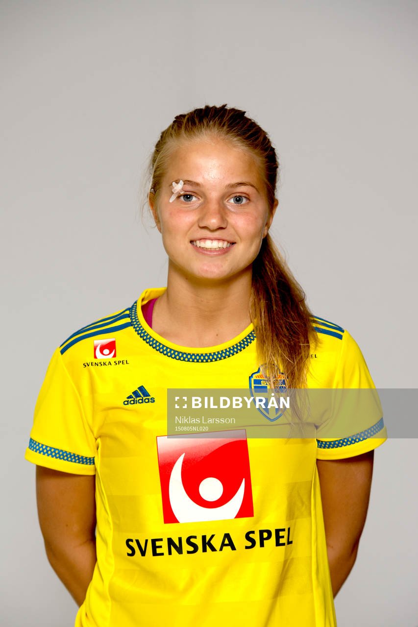 Sara Linnakallio under en fotografering för det Svenska fotbollsförbundet den 05 augusti 2015 i Stockholm.