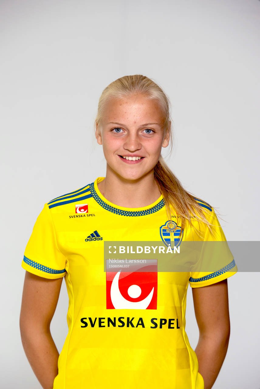 Wilma Carlsson under en fotografering för det Svenska fotbollsförbundet den 05 augusti 2015 i Stockholm.