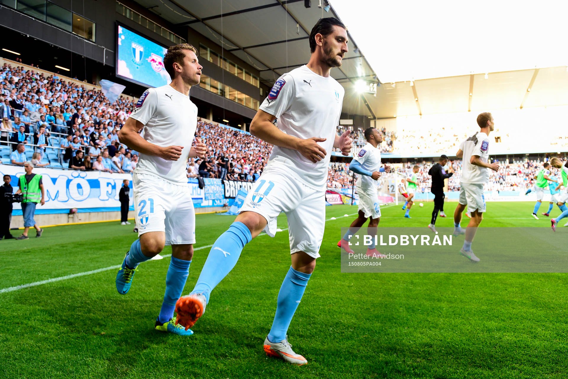 Malmö FFs Kari Arnason och Agon Mehmeti värmer upp