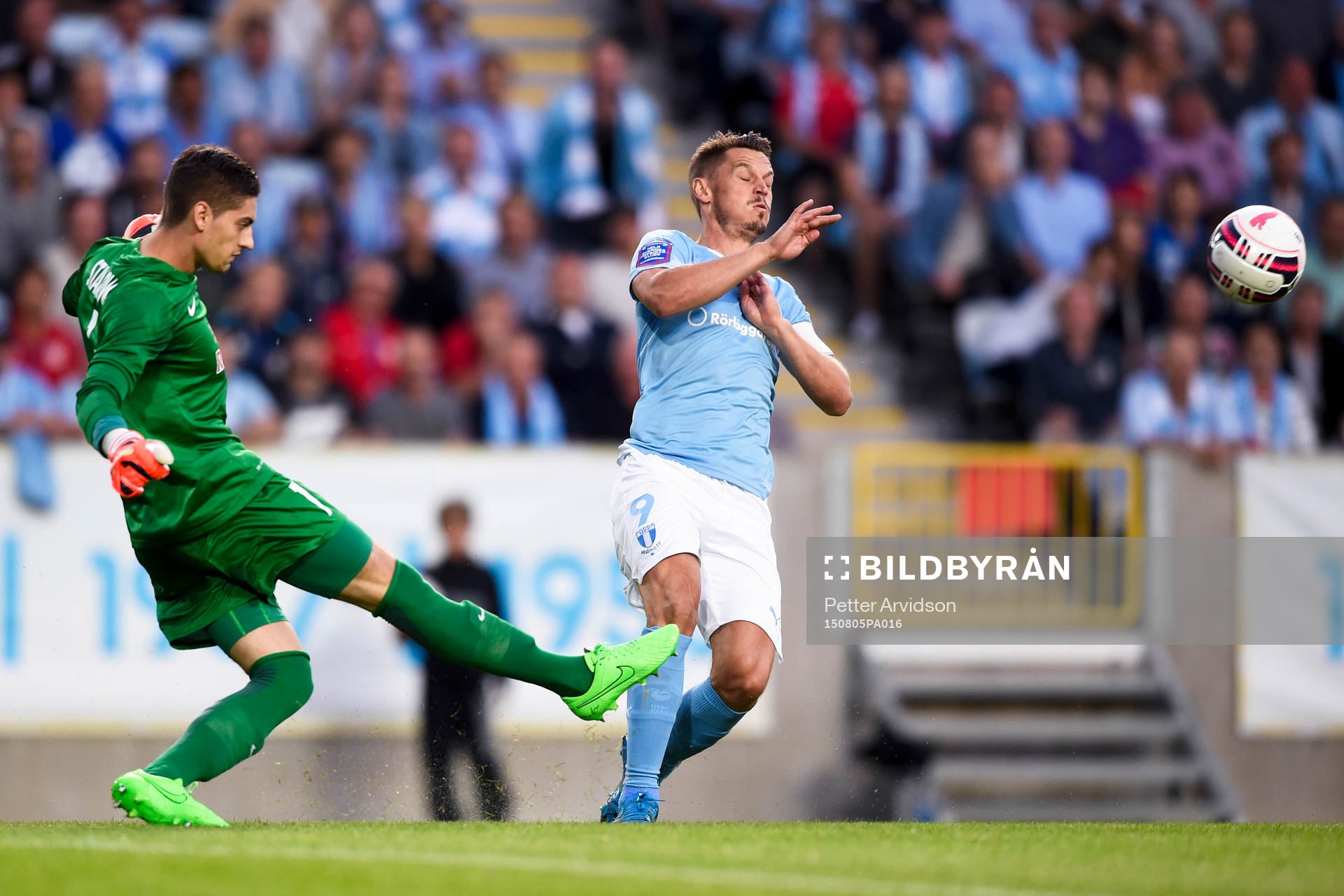 Malmö FFs Markus Rosenberg och Salzburgs målvakt Cican