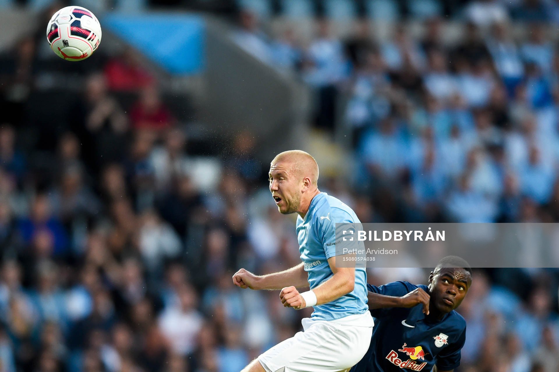 Malmö FFs Anton Tinnerholm och Salzburgs Dimitri Oberlin