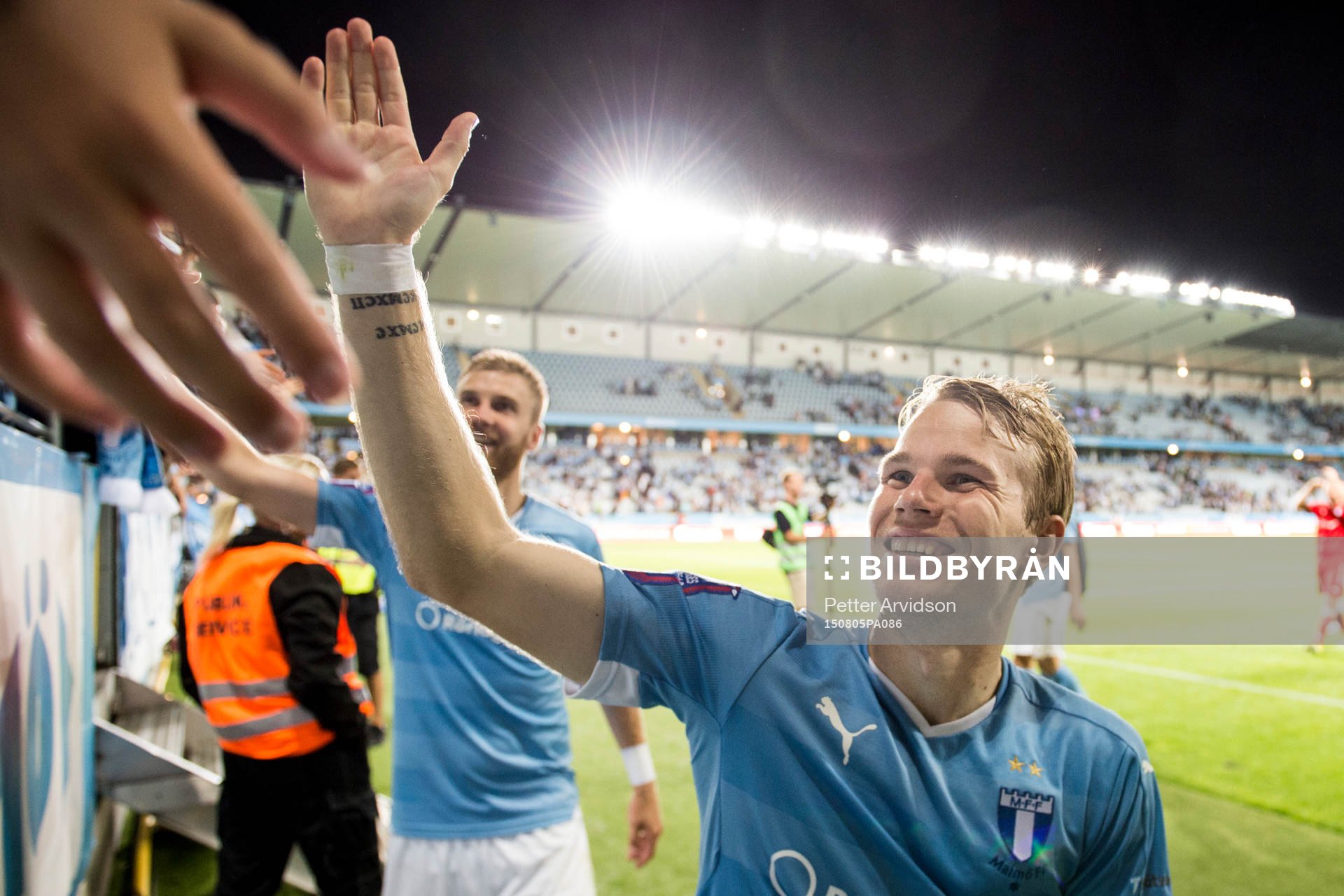 Malmö FFs Oscar Lewicki tackar publiken