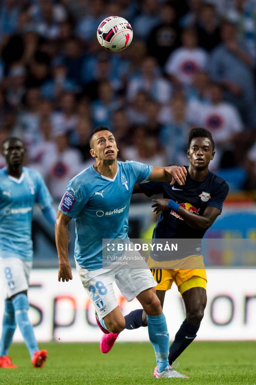 Malmö FFs Nikola Djurjic och Salzburgs David Atanga