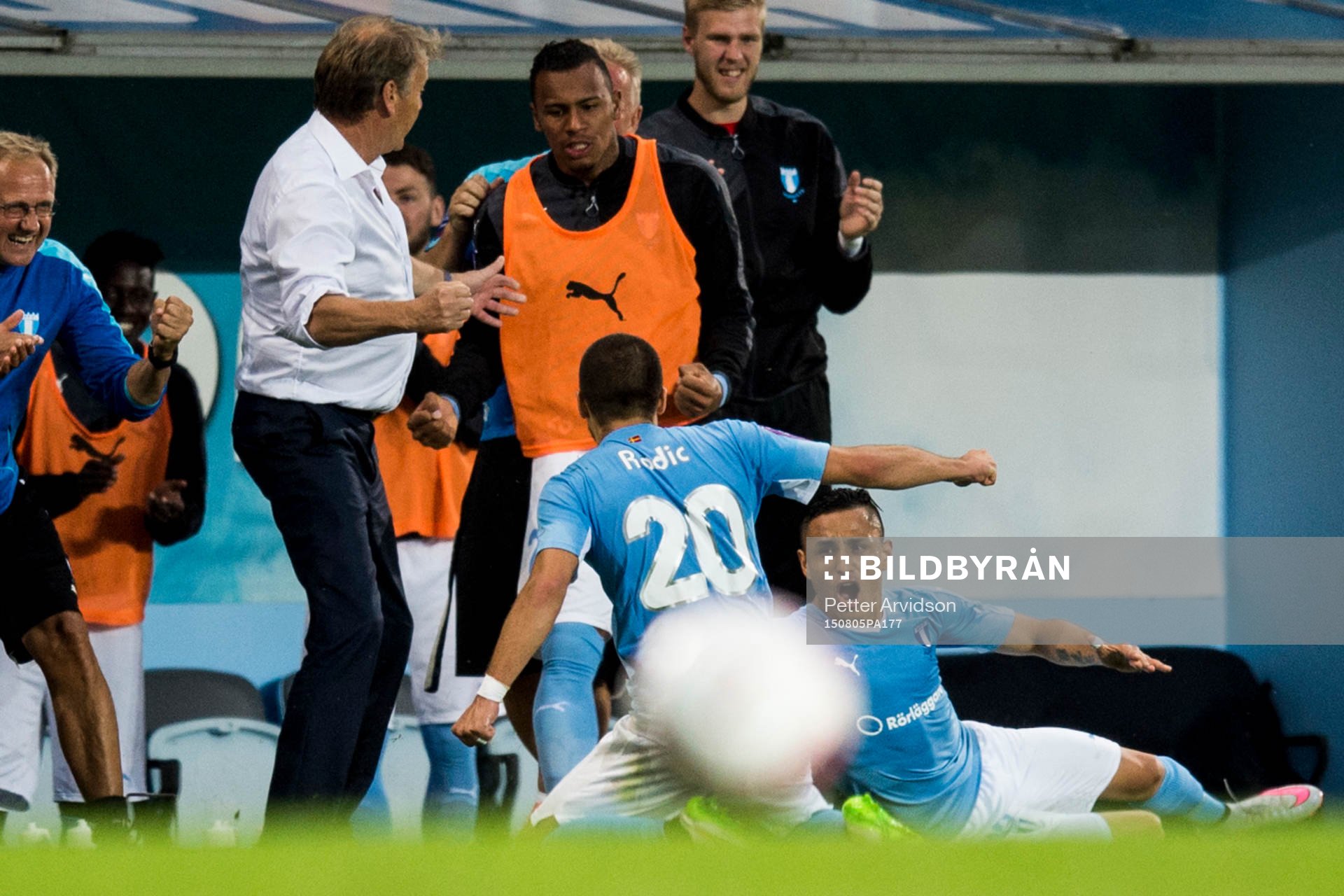Malmö FFs Vladimir Rodic och Yoshimar Yotún jublar