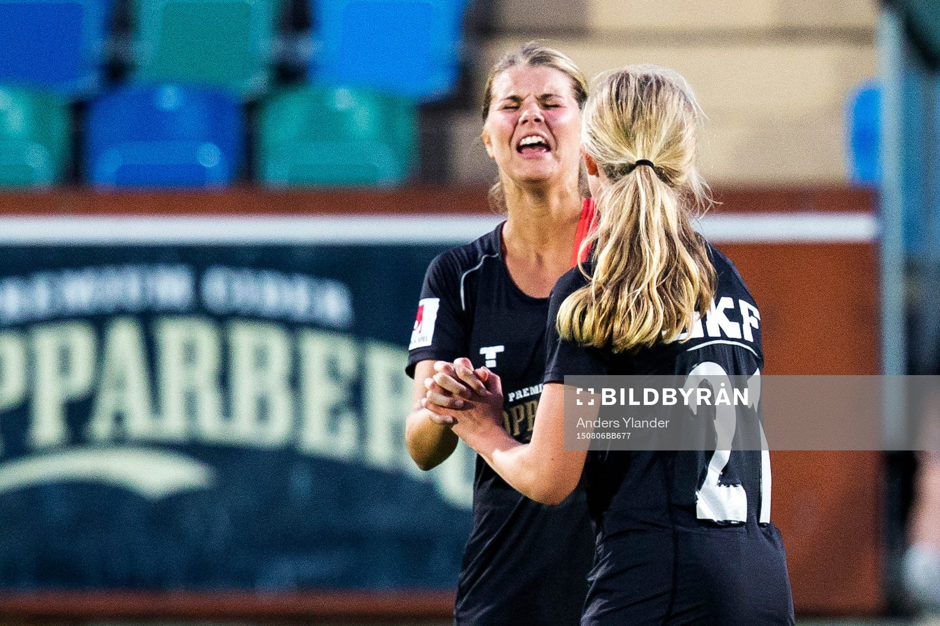 Göteborgs Andrine Hegerberg, Rebecka Blomqvist jublar efter fotbollsmatchen mellan Kopparbergs/Göteborg och Kristianstad i damallsvenskan den 6 augusti 2015 i Göteborg.