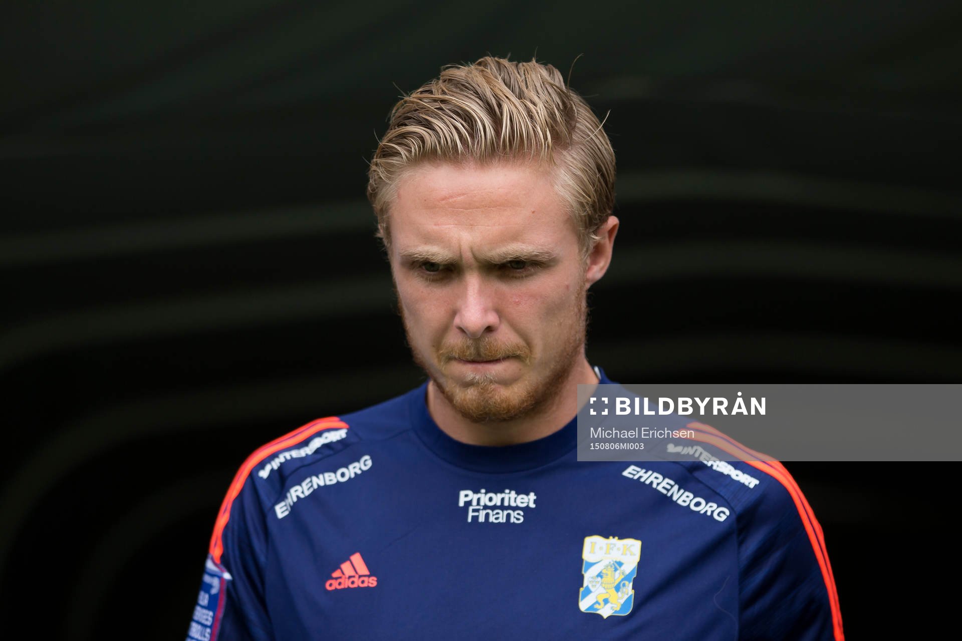 IFK Göteborgs målvakt Marcus Sandberg på väg in till
