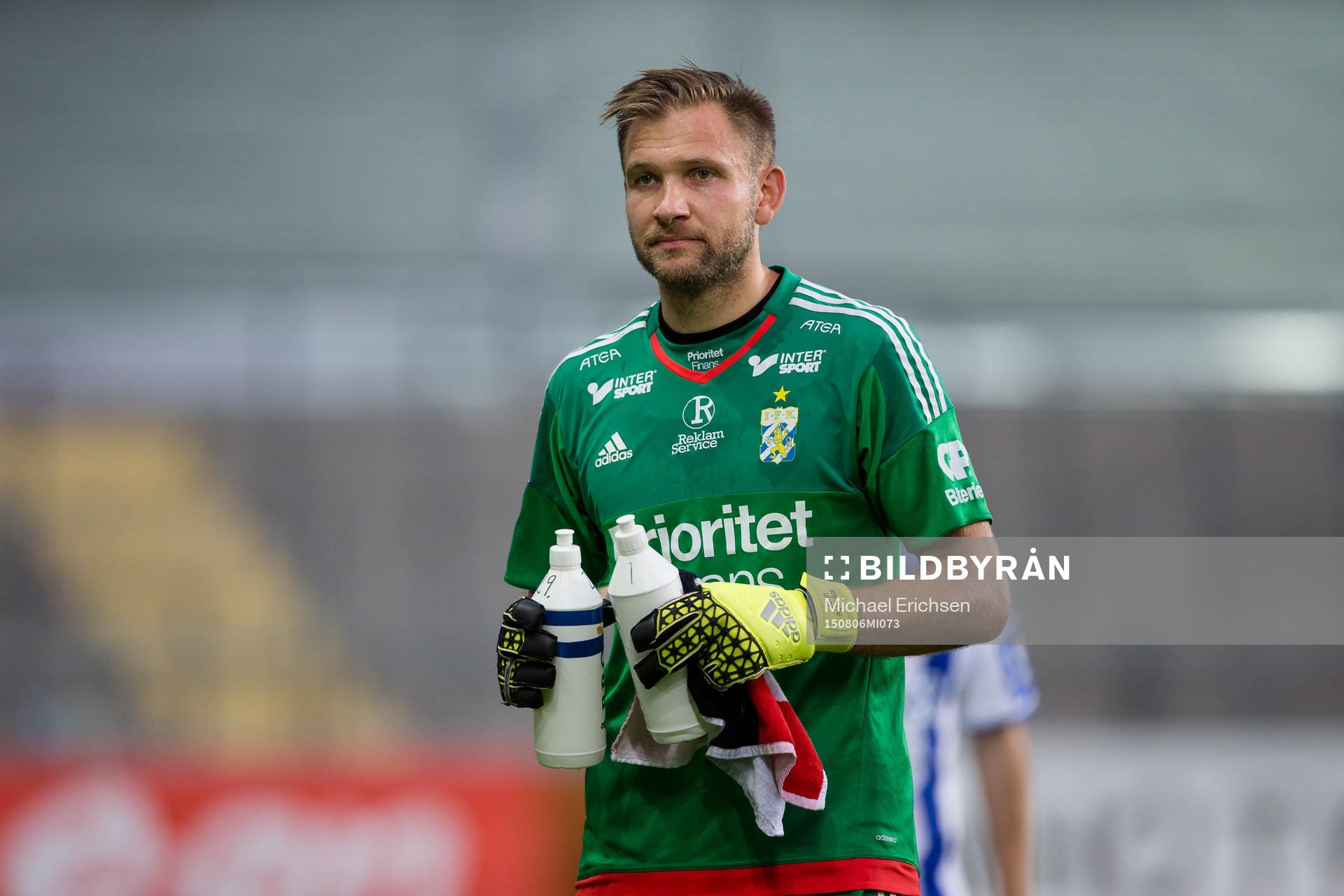 IFK Göteborgs målvakt John Alvbåge deppar