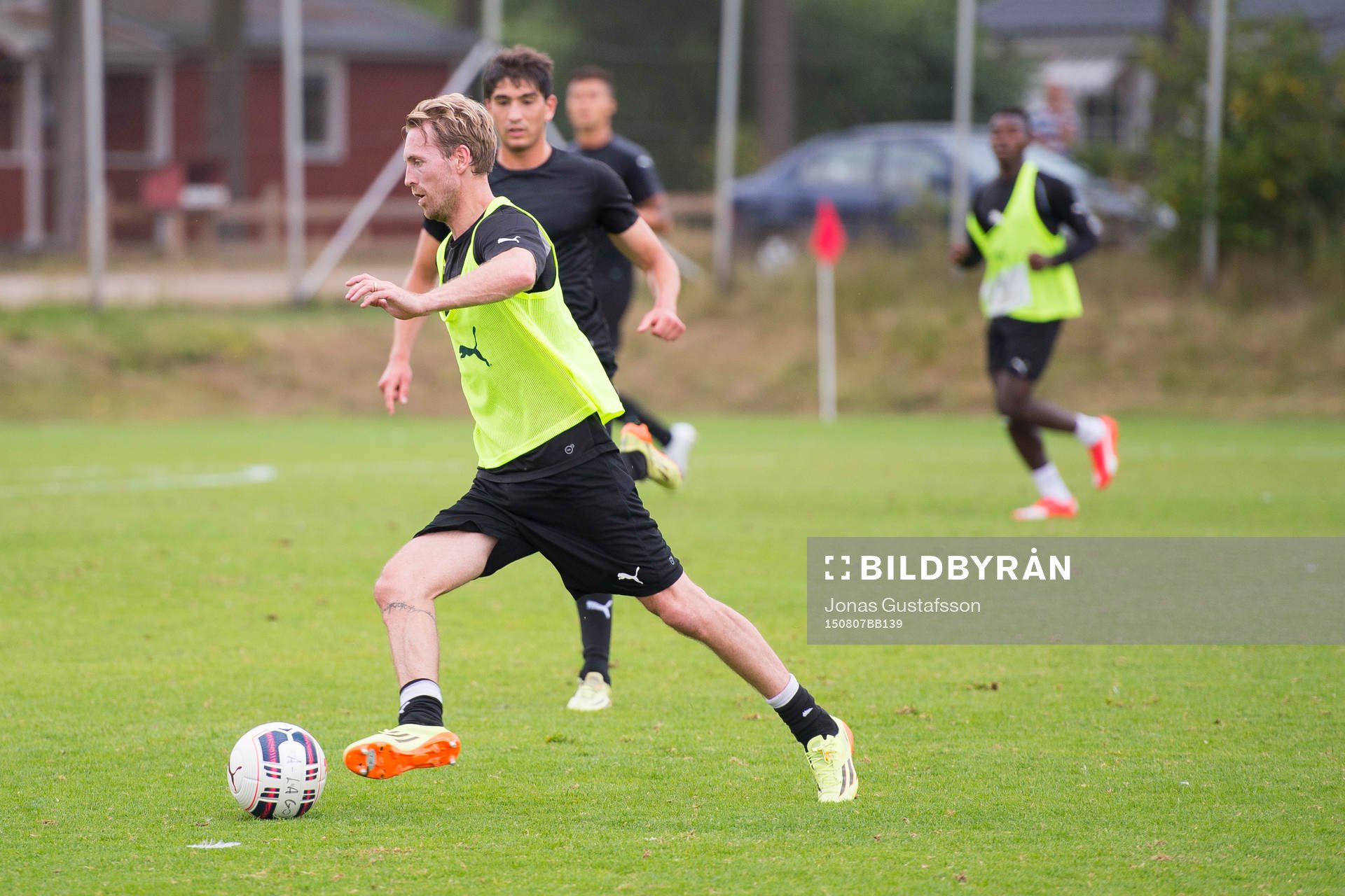Christian Chippen Wilhelmsson under fotbollsträningen med Mjällby den 7 augusti i Hällevik.