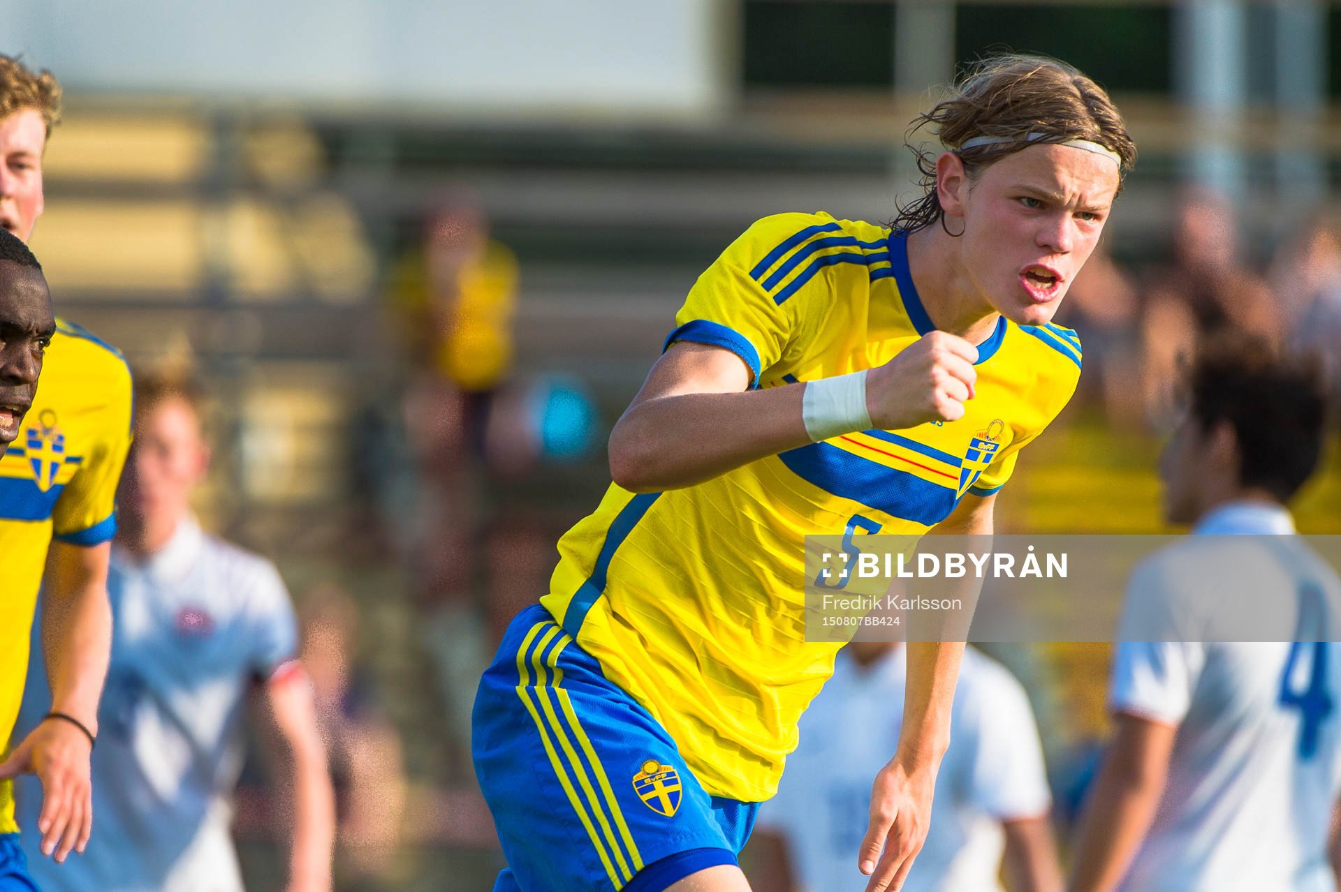 Hugo Andersson jublar jubel efter reduceringen till 1-1 mot USA under fotbollsmatchen i Nordisk pojkturnering mellan Sverige och USA den 7 augusti 2015 i Karlstad.