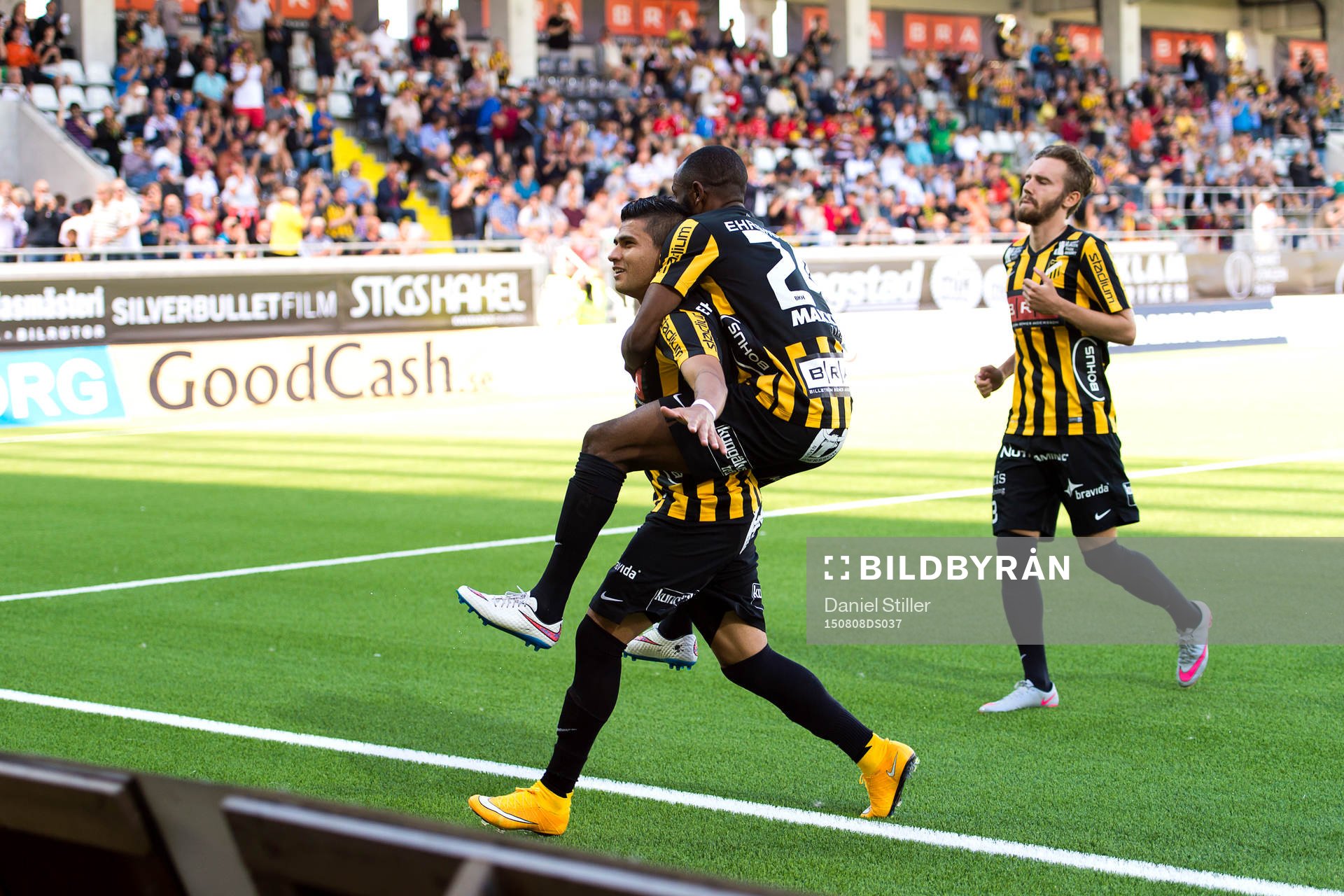 Häckens Paulo de Oliveira jublar