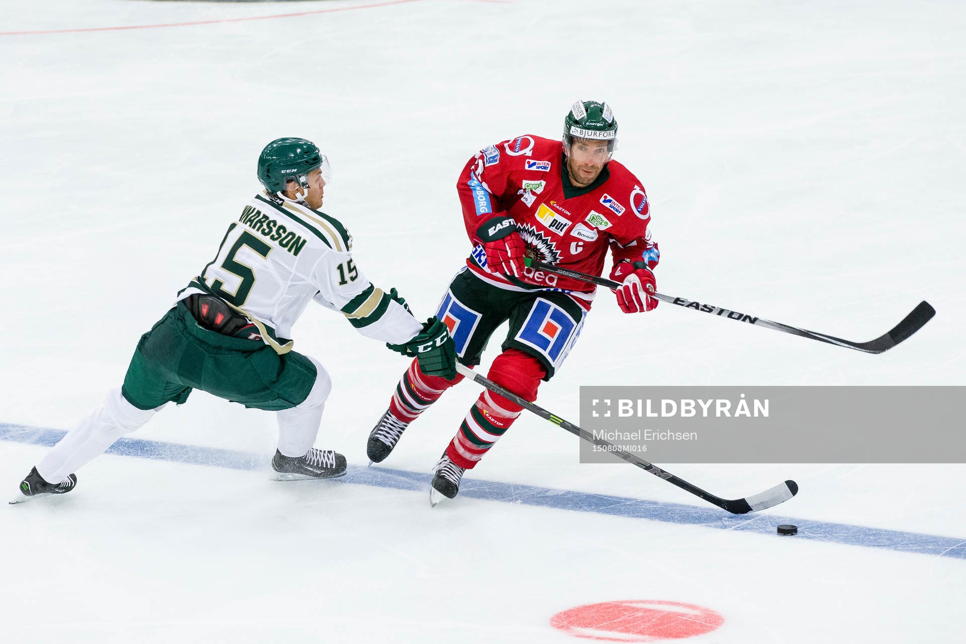Färjestads August Gunnarsson mot Frölundas Joel Lundqvist