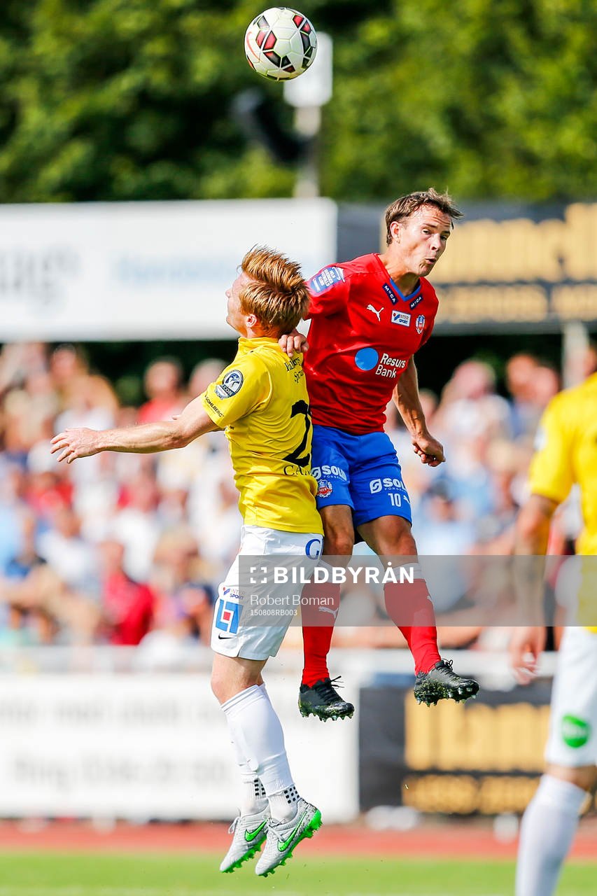 Falkenbergs Dan Keat och Helsingborgs Anton Wede i en