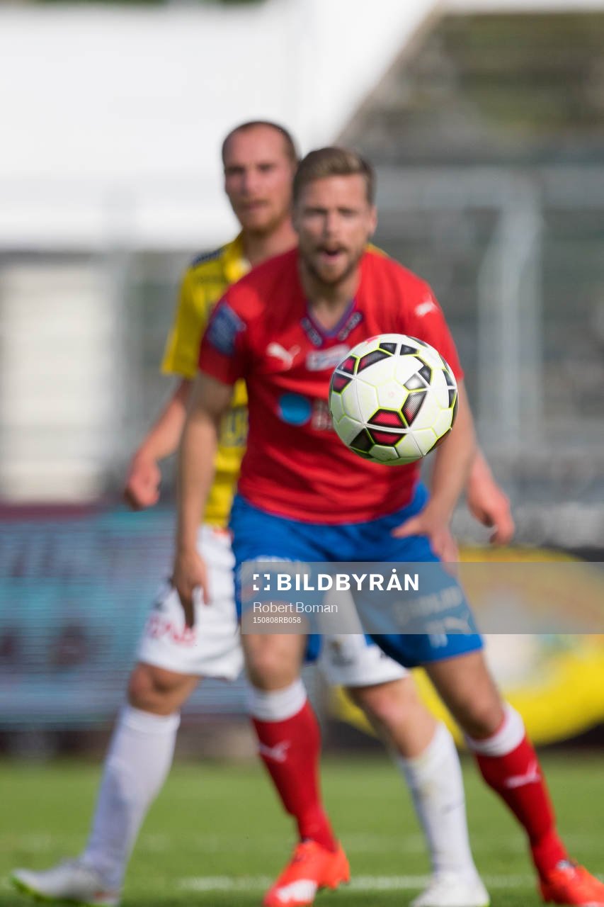 En fotboll hänger i luften