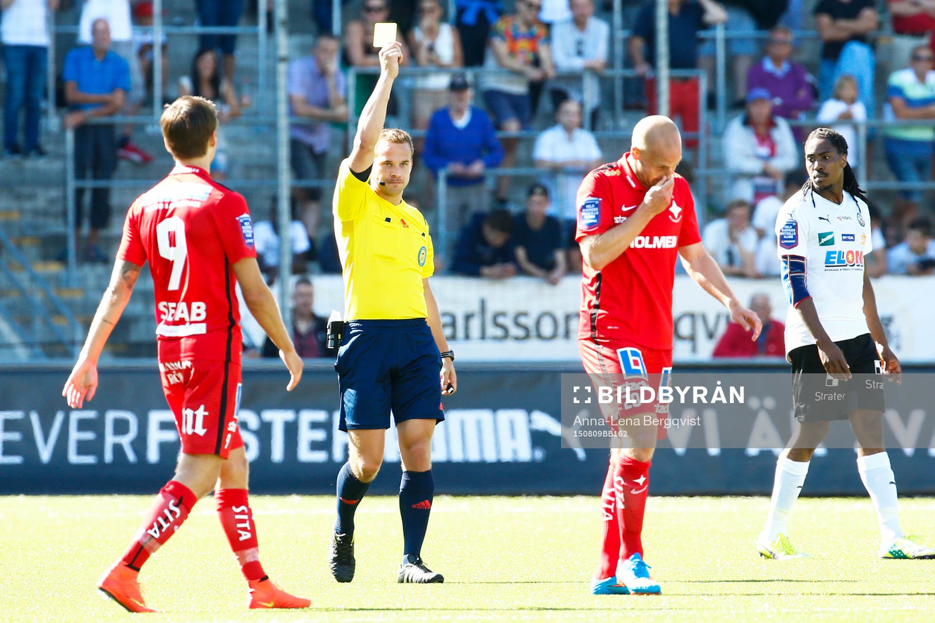 Norrköpings Daniel Sjölund får gult kort