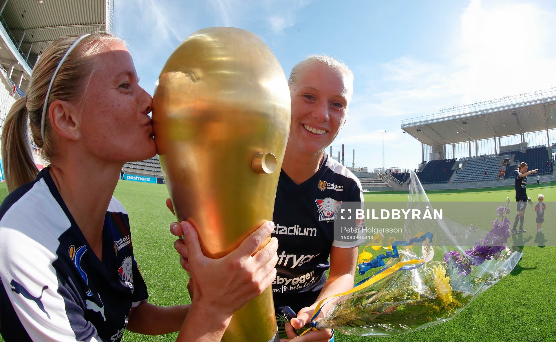 Målgörare Linköpings Vera Diatel och Stina Blackstenius