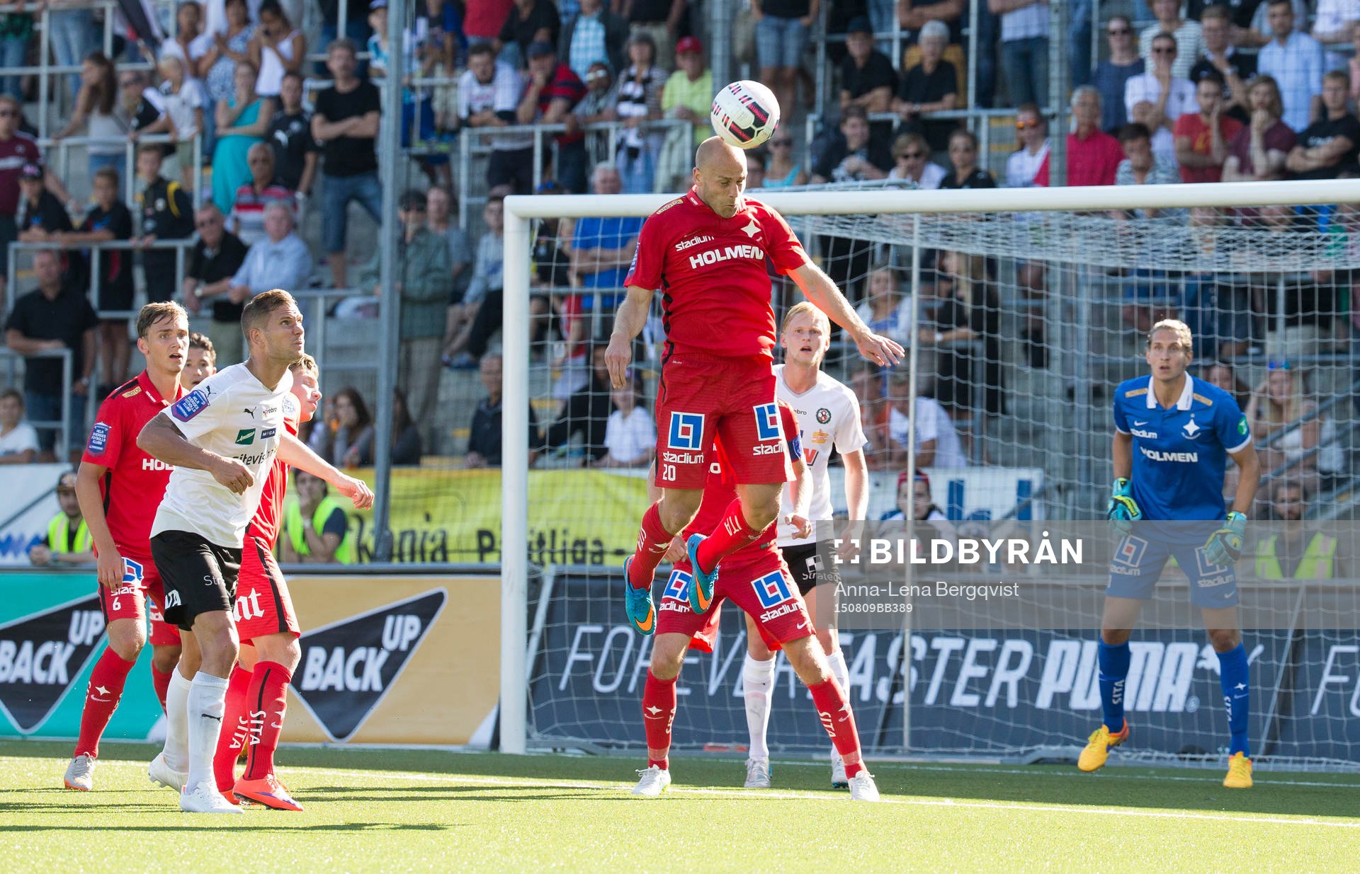 Norrköpings Daniel Sjölund nickar