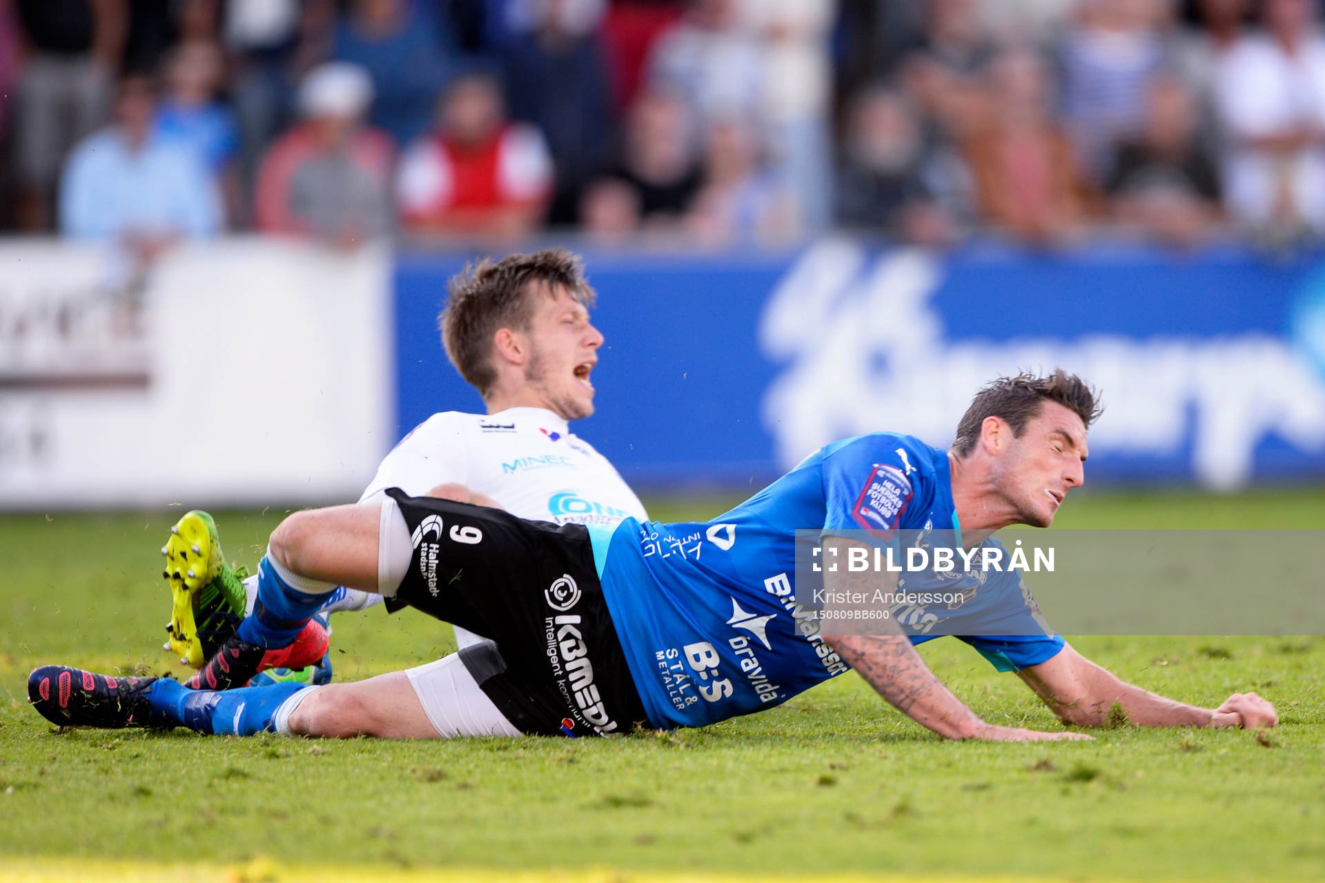 Åtvidabergs målvakt Gustav Jansson och Halmstads James