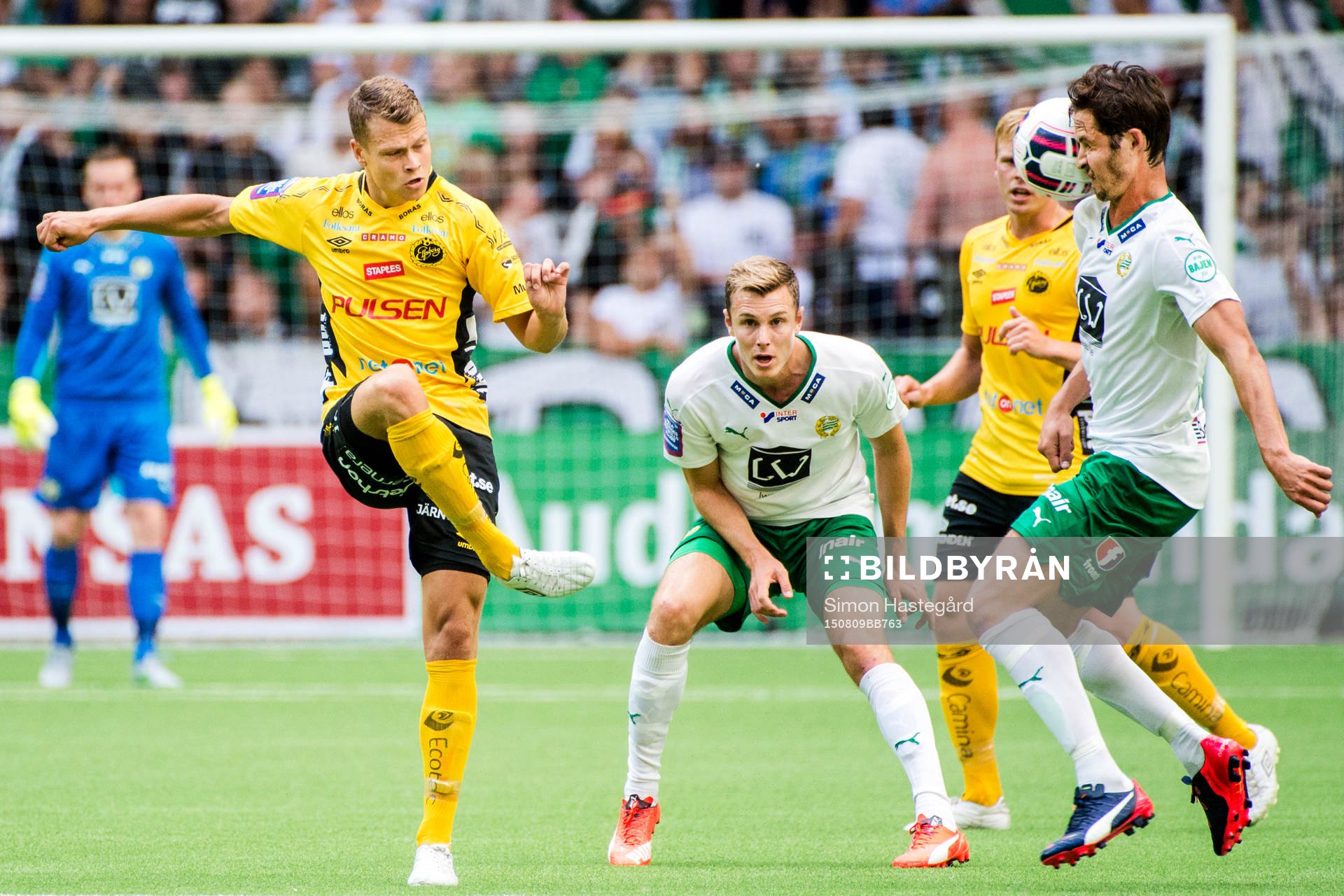 Elfsborgs Jon Jönsson rensar bort bollen