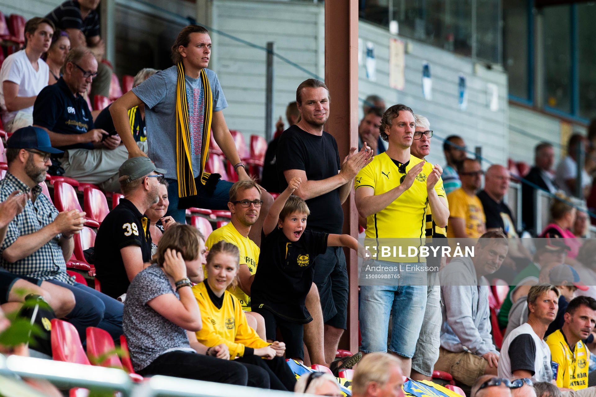 Mjällbys supportrar jublar