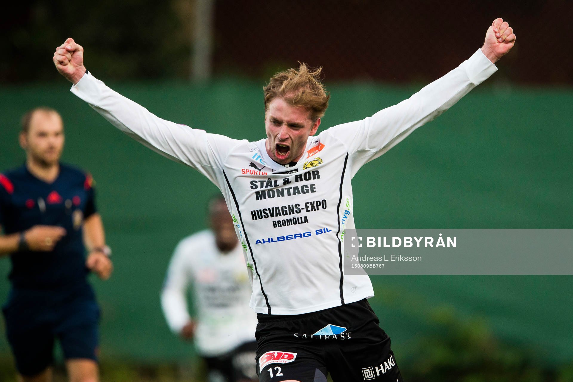 Mjällbys Simon Sjöblom jublar efter att ha gjort 2-0 för Mjällby under fotbollsmatchen i Superettan mellan Frej Täby och Mjällby den 9 augusti 2015 i Stockholm.