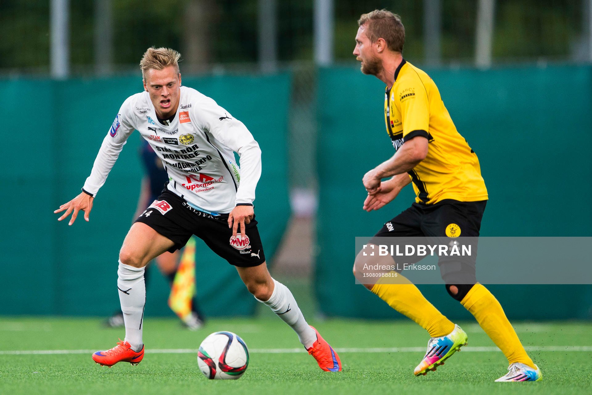 Mjällbys Mattias Håkansson och Frej Täbys Richard Spong