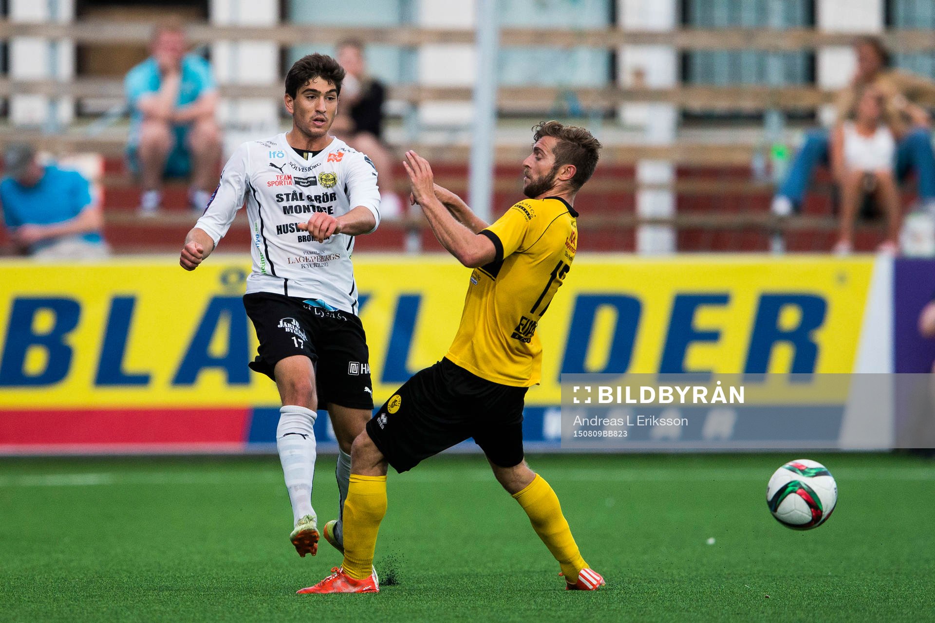 Mjällbys Lukas Grill och Frej Täbys Christophe Lallet