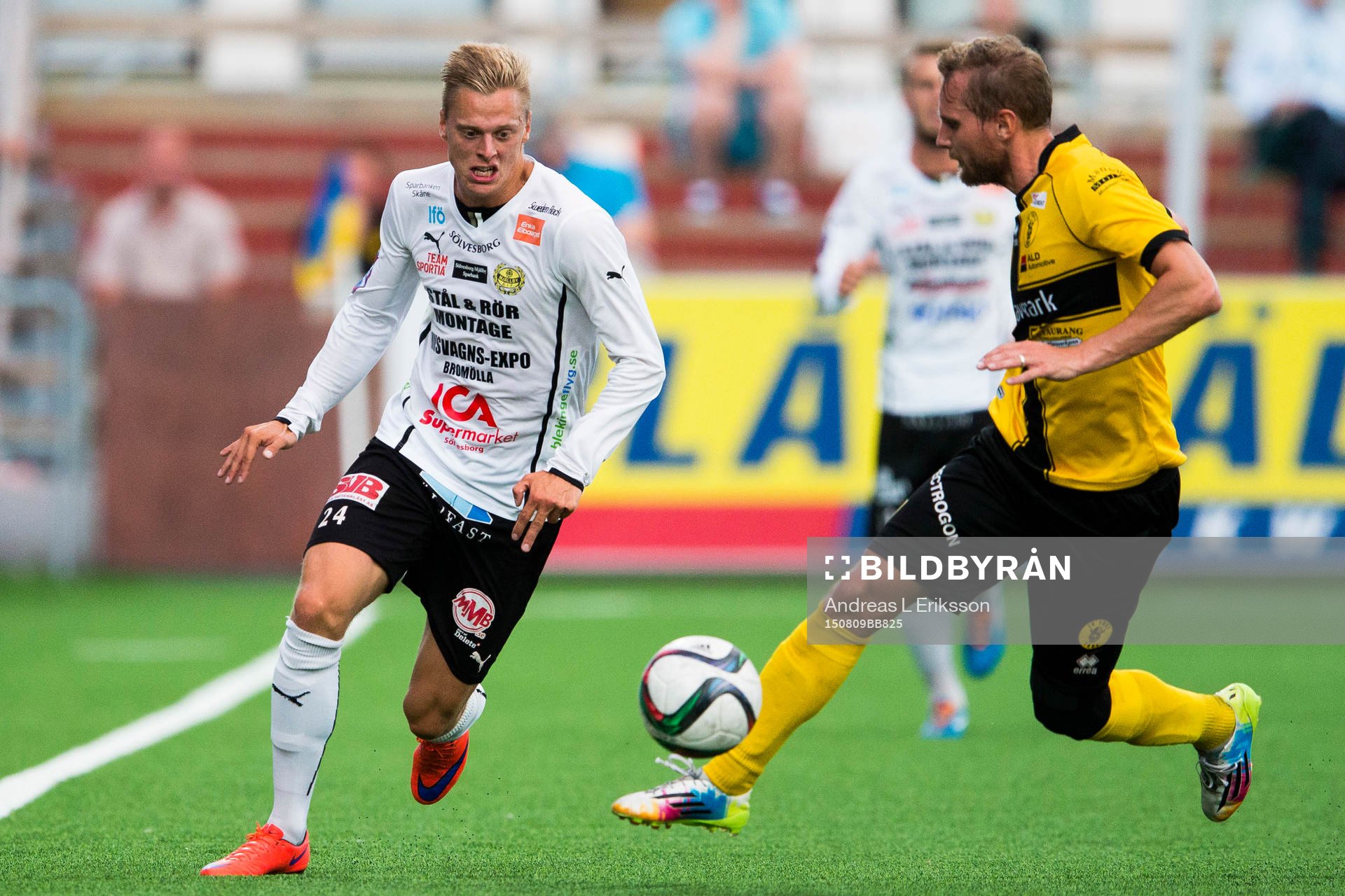 Mjällbys Mattias Håkansson tar sig förbi Frej Täbys