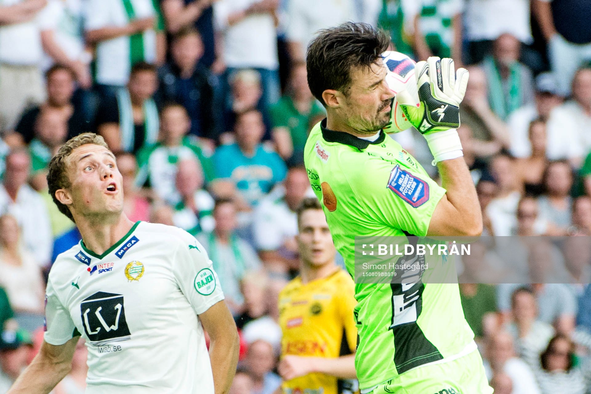 Elfsborgs målvakt Kevin Stuhr Ellegaard räddar skott med