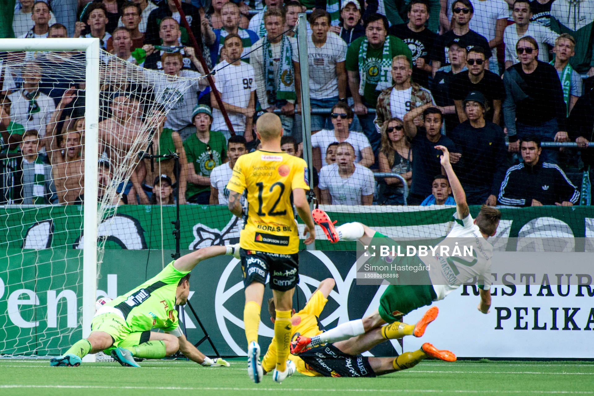 Elfsborgs Jesper Manns faller över Elfsborgs Adam