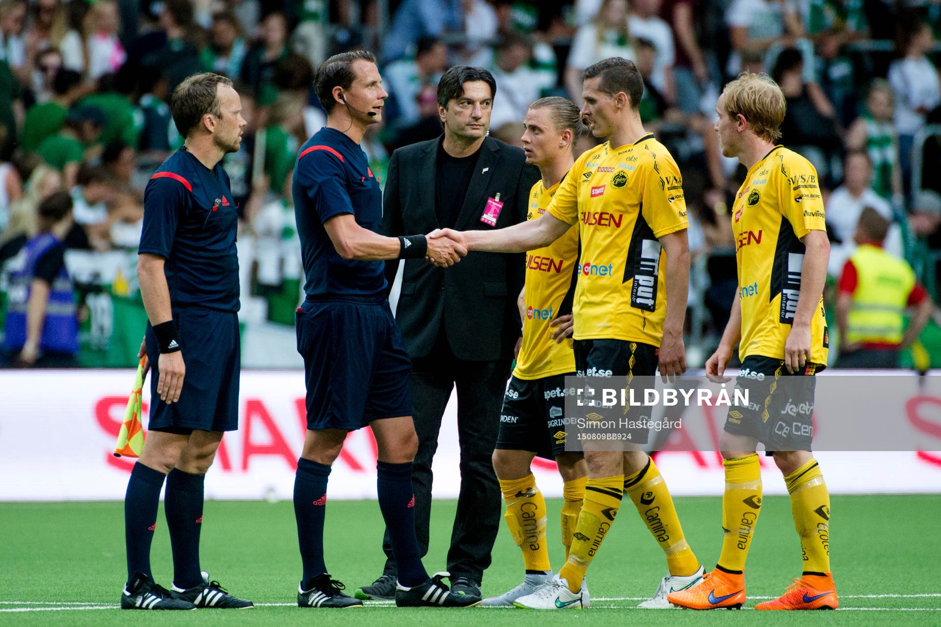 Elfsborgs spelare tackar domarna