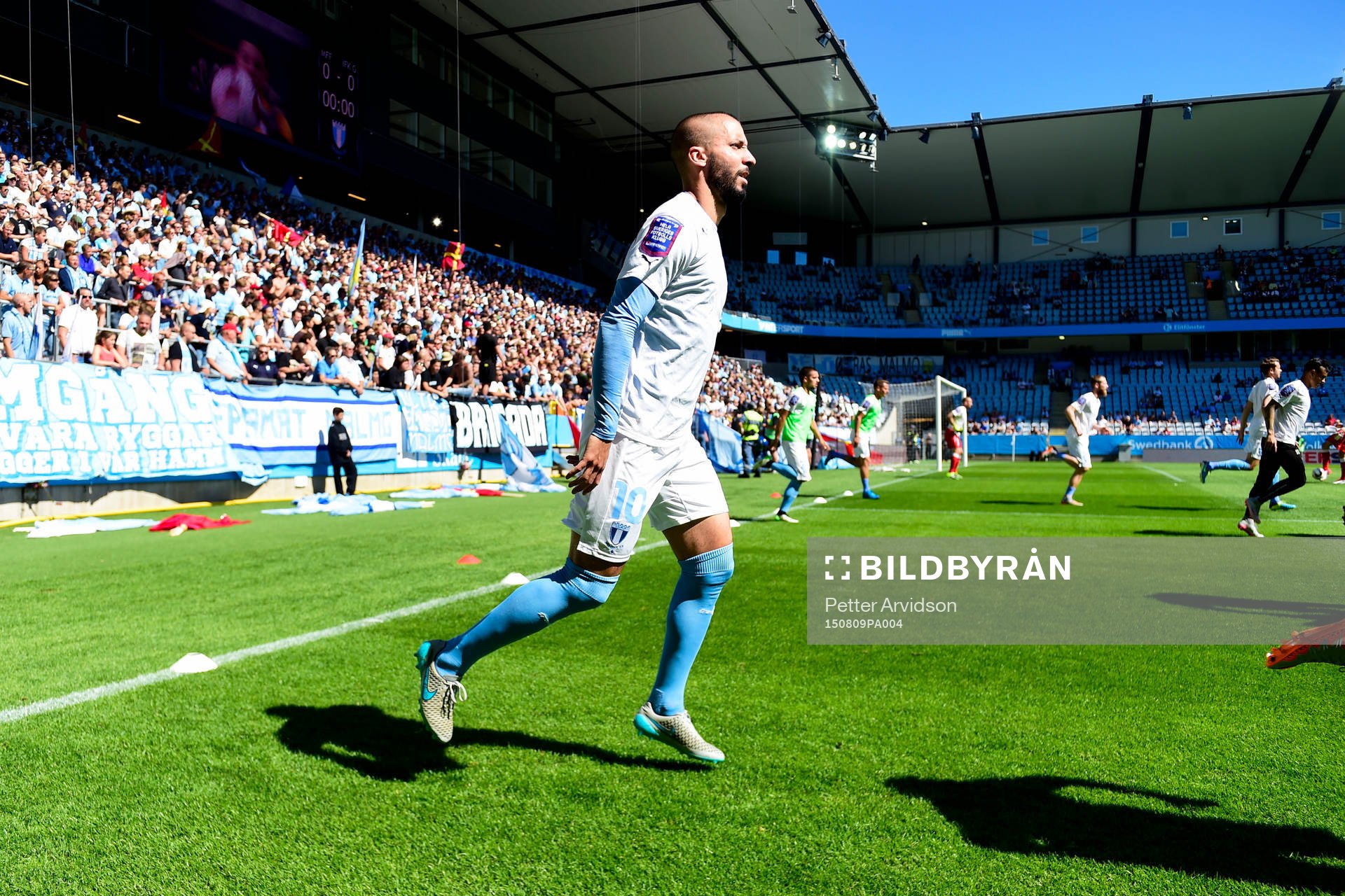 Malmö FFs Guillermo Molins värmer upp