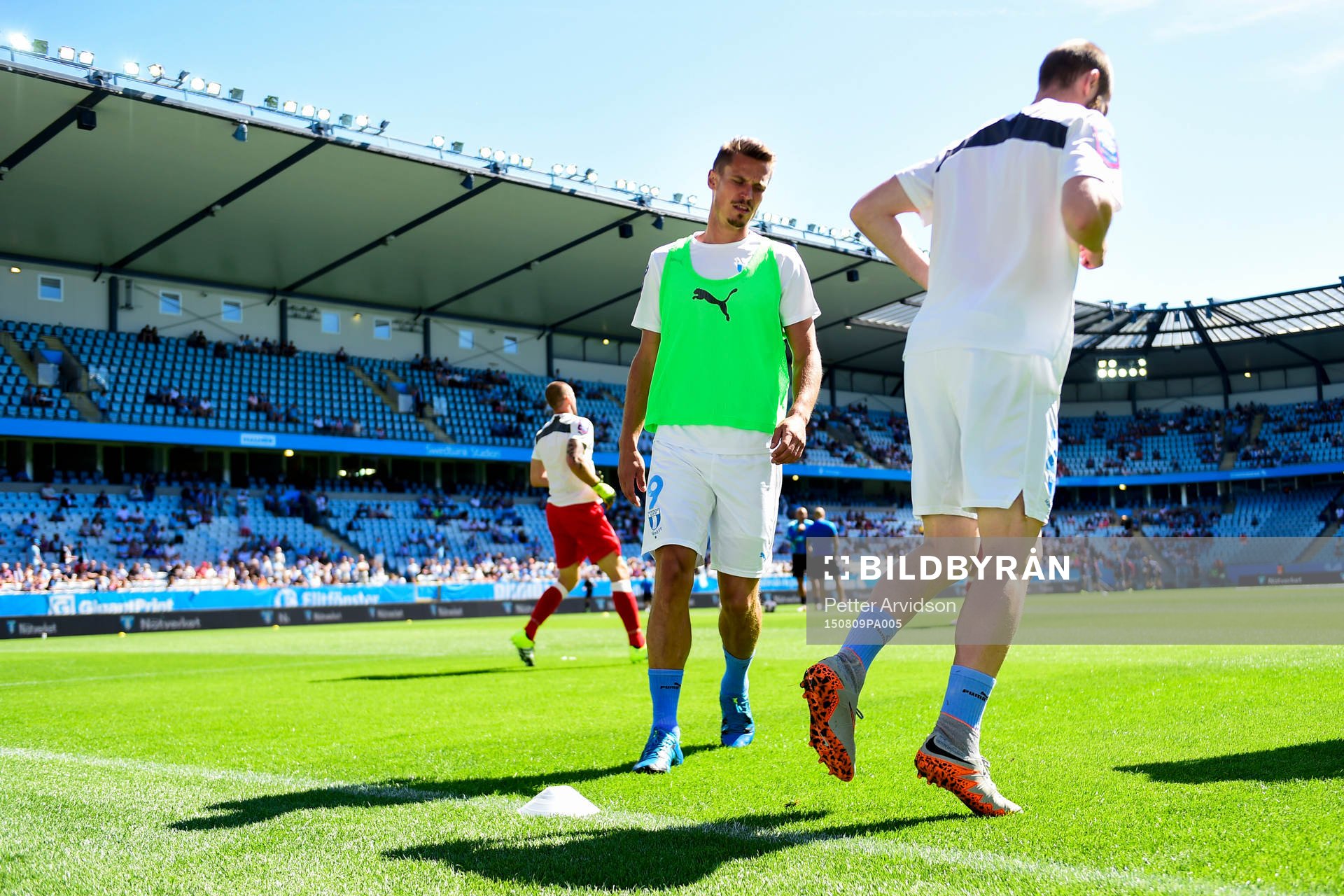 Malmö FFs Markus Rosenberg värmer upp