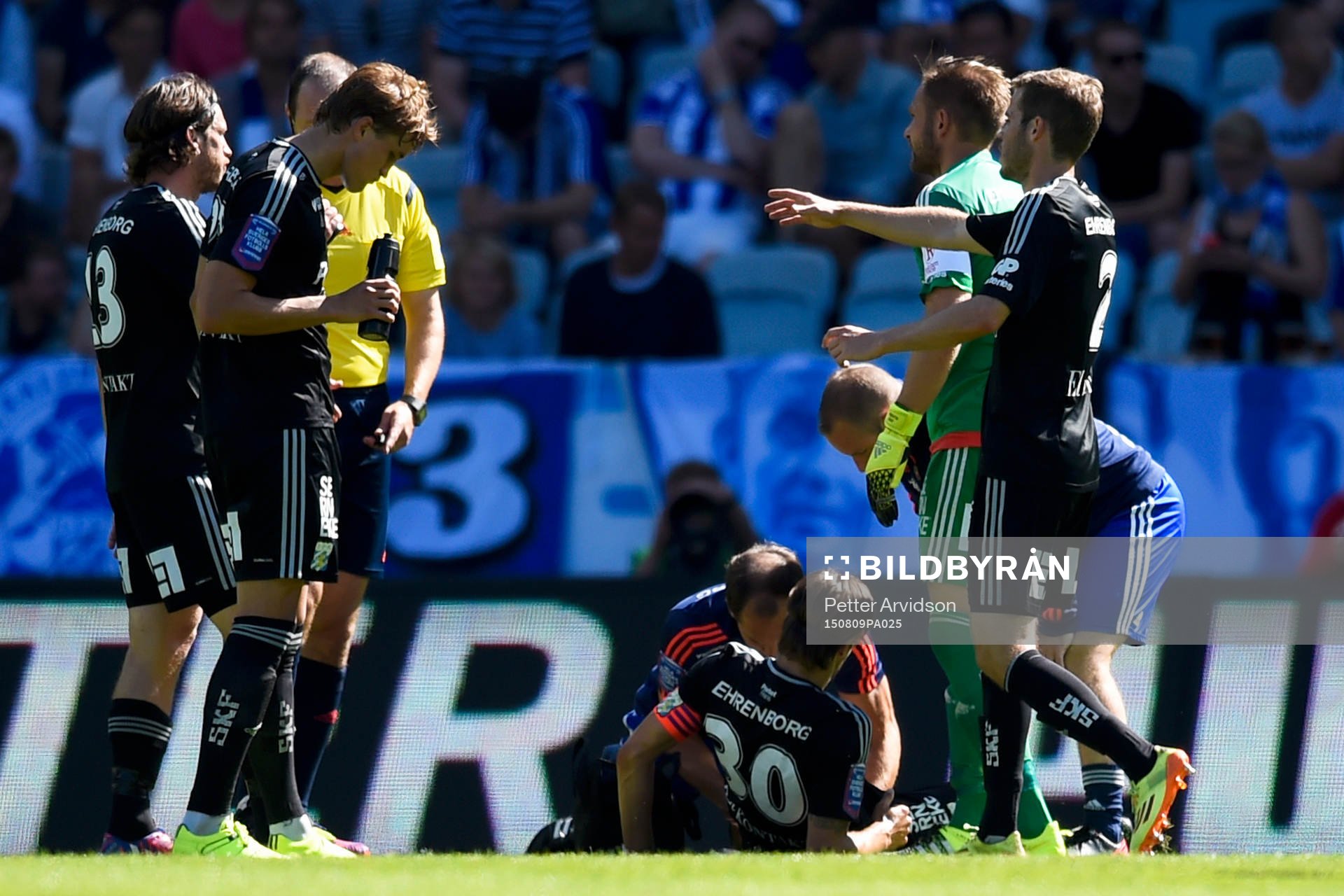 IFK Göteborgs Mattias Bjärsmyr får vård