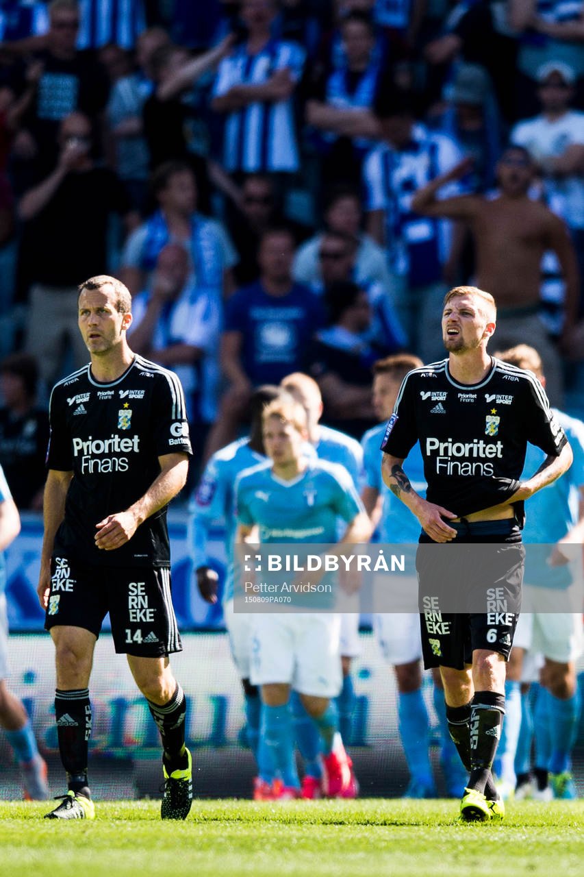 IFK Göteborgs Hjalmar Jonsson och Sebastian Eriksson deppar