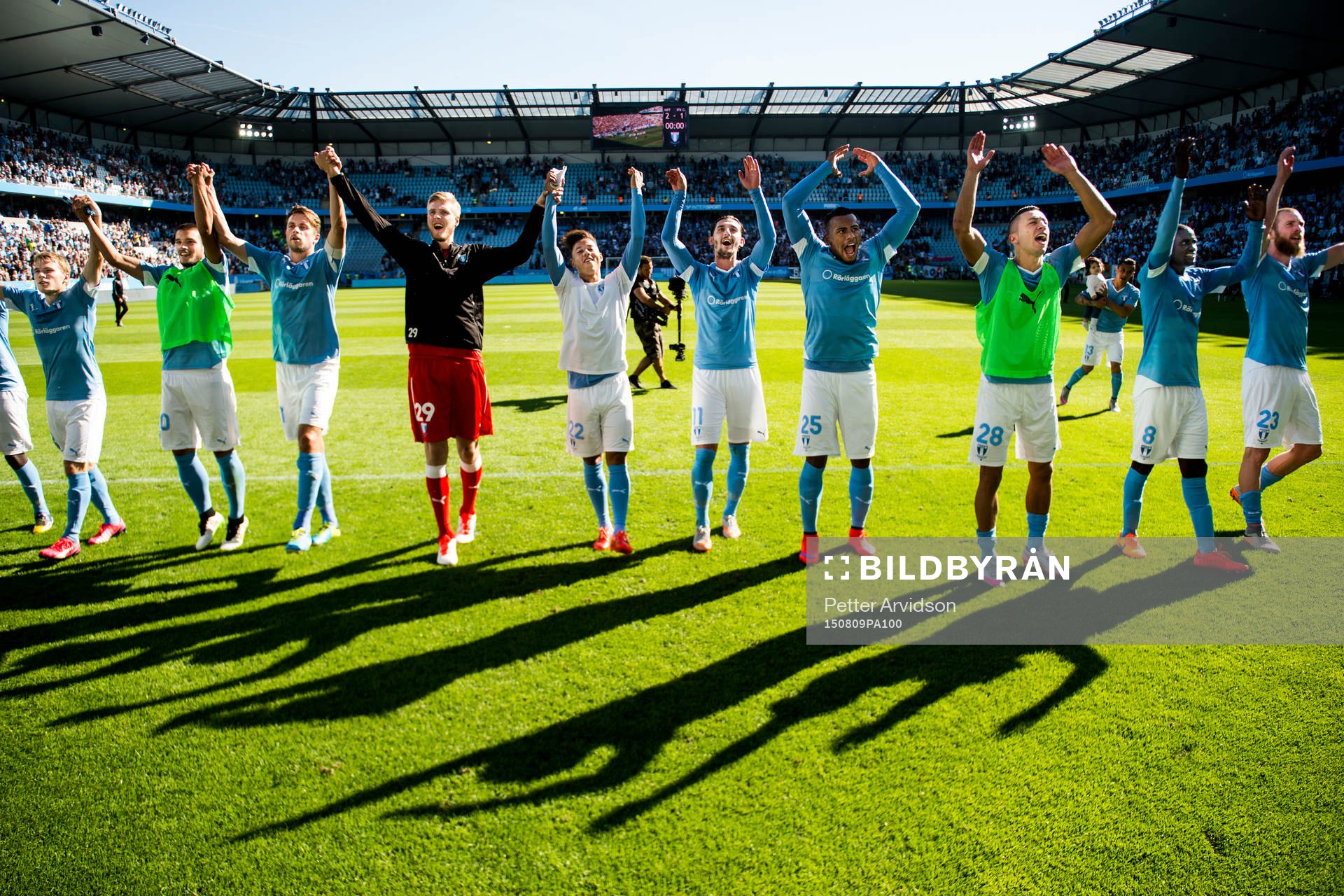 Malmö FFs spelare jublar mot publiken