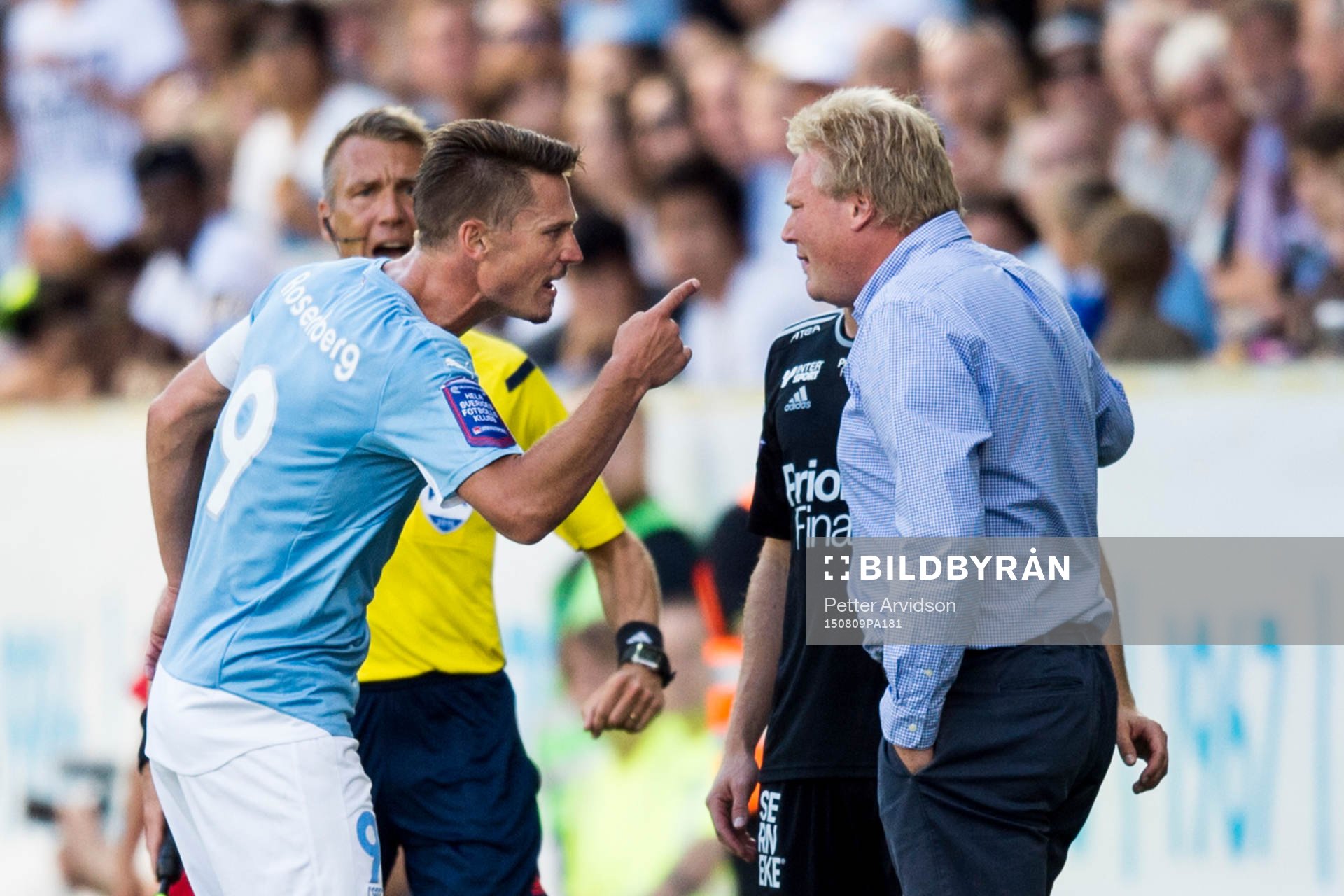 Malmö FFs Markus Rosenberg i het ordväxling med IFK