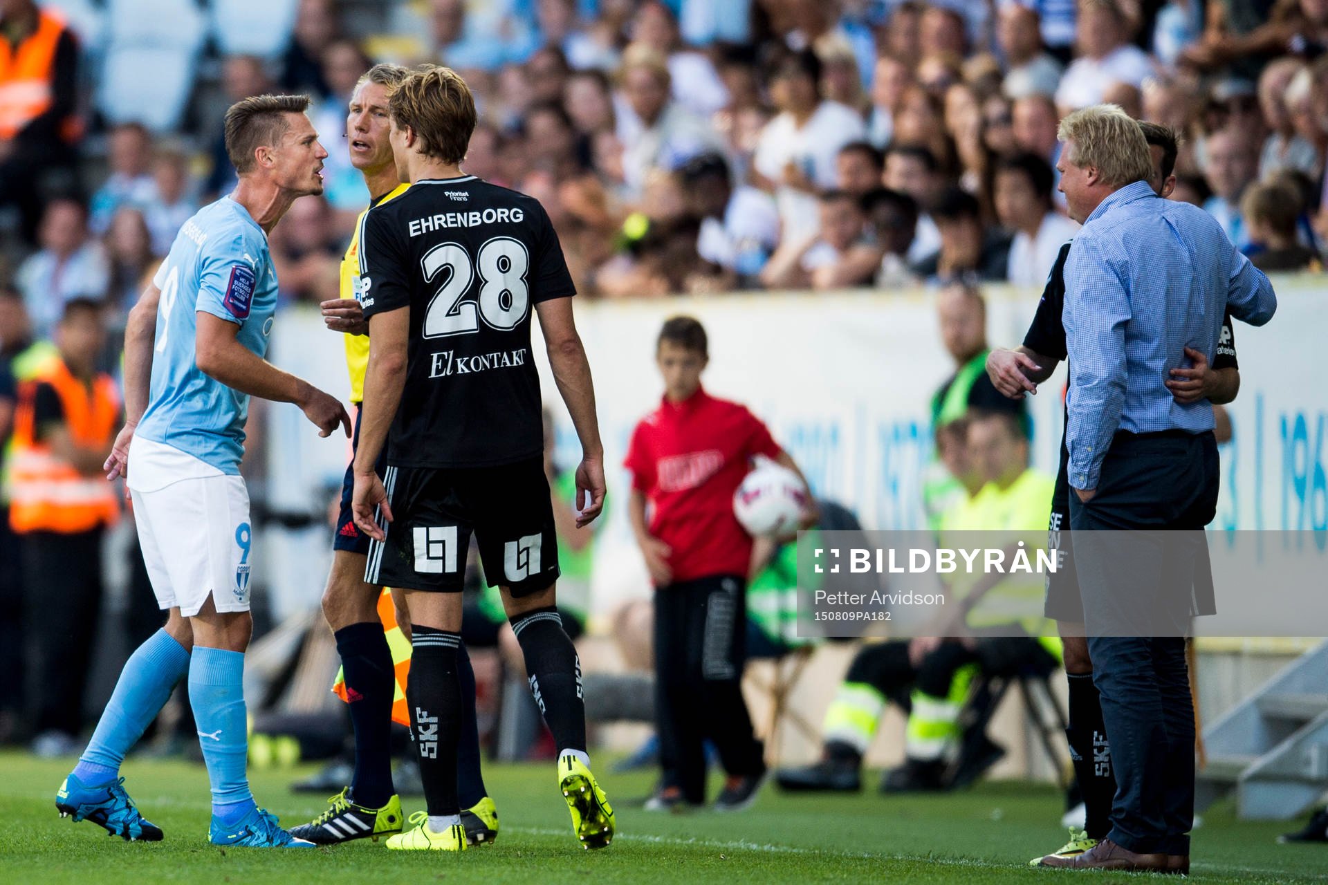 Malmö FFs Markus Rosenberg i het ordväxling med IFK