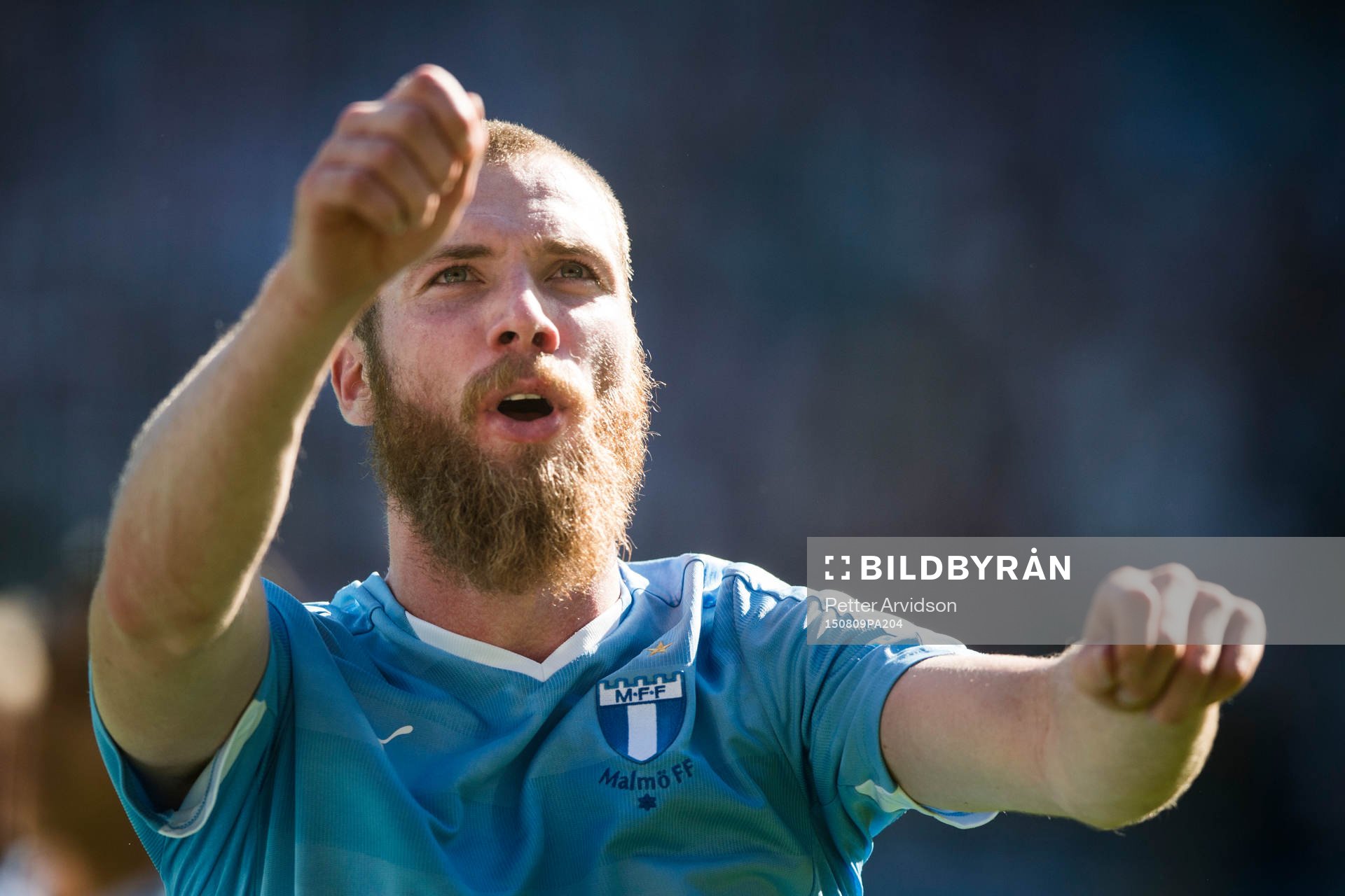 Malmö FFs Jo Inge Berget jublar framför publiken