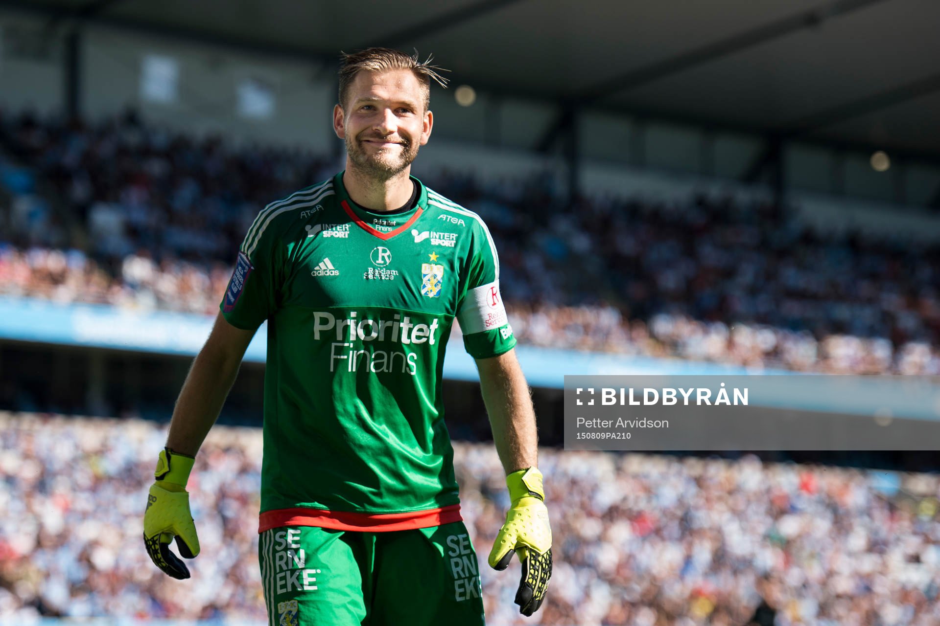 IFK Göteborgs målvakt John Alvbåge ler