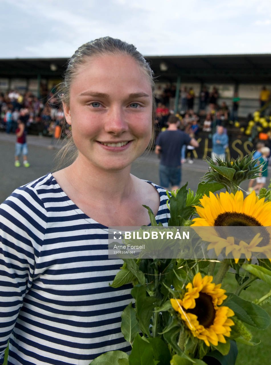 Friidrottsstjärnan Elise Malmberg hyllades i pauesen