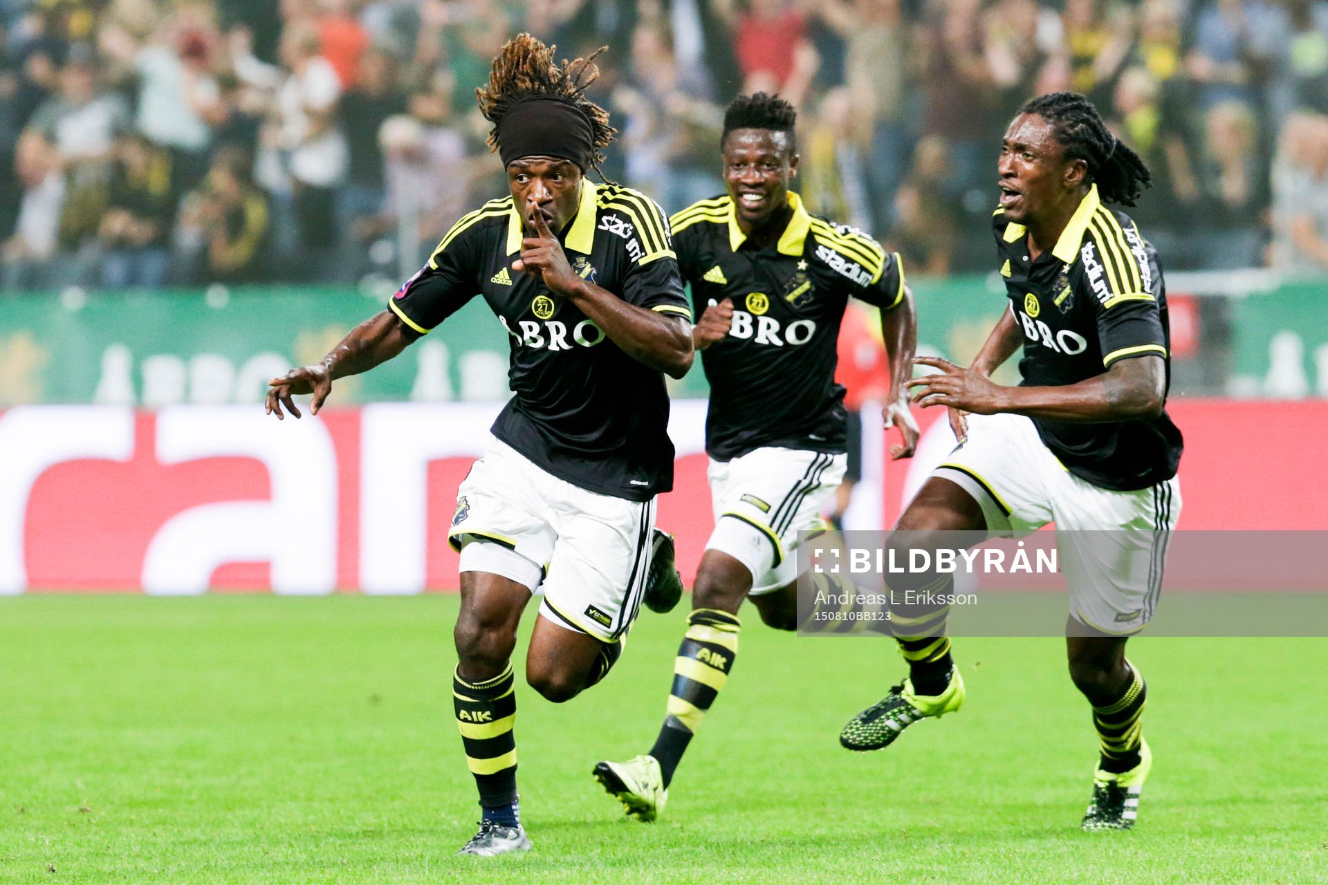 s Mohamed Bangura jublar