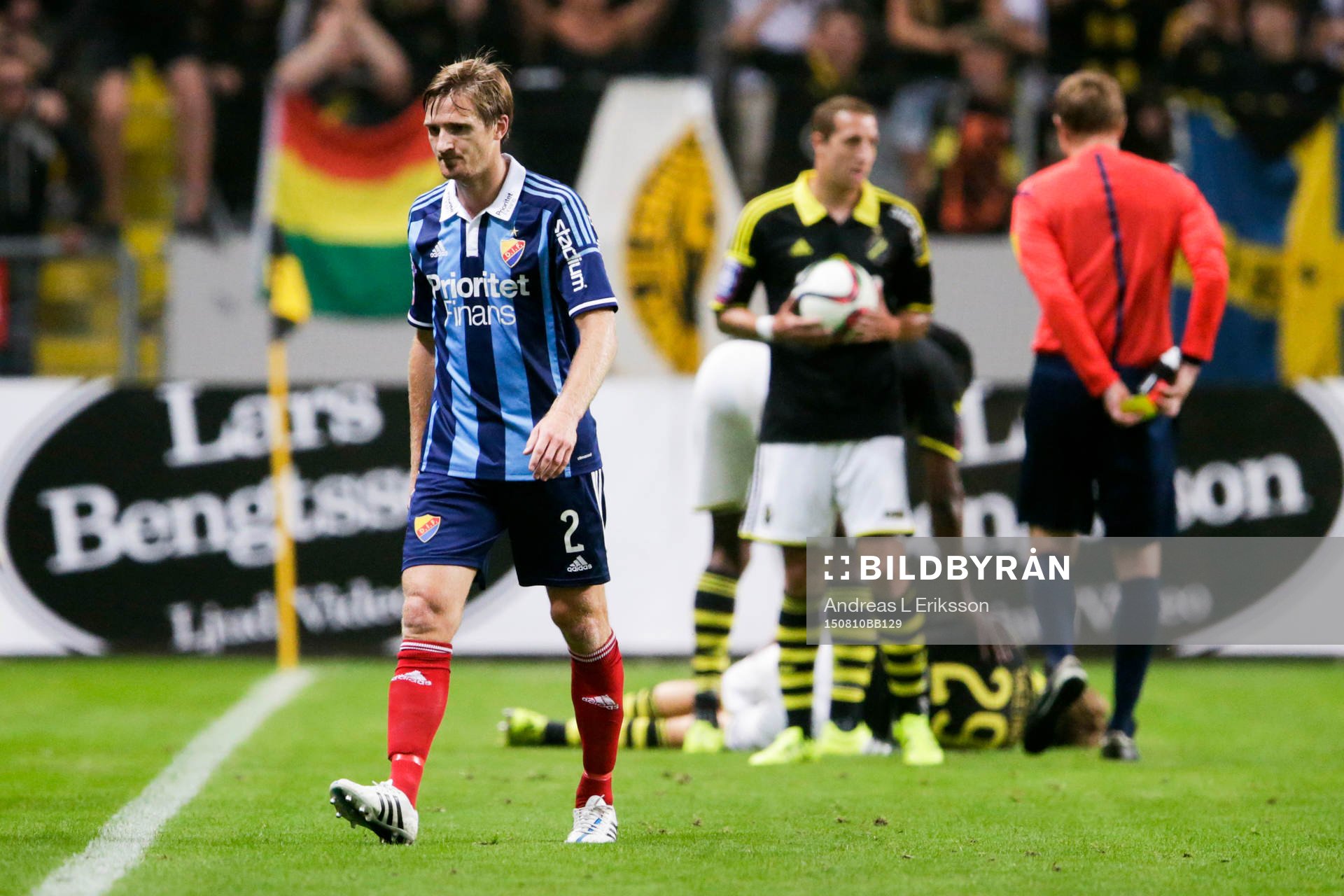 Djurgårdens Jesper Arvidsson får sitt andra gula kort och