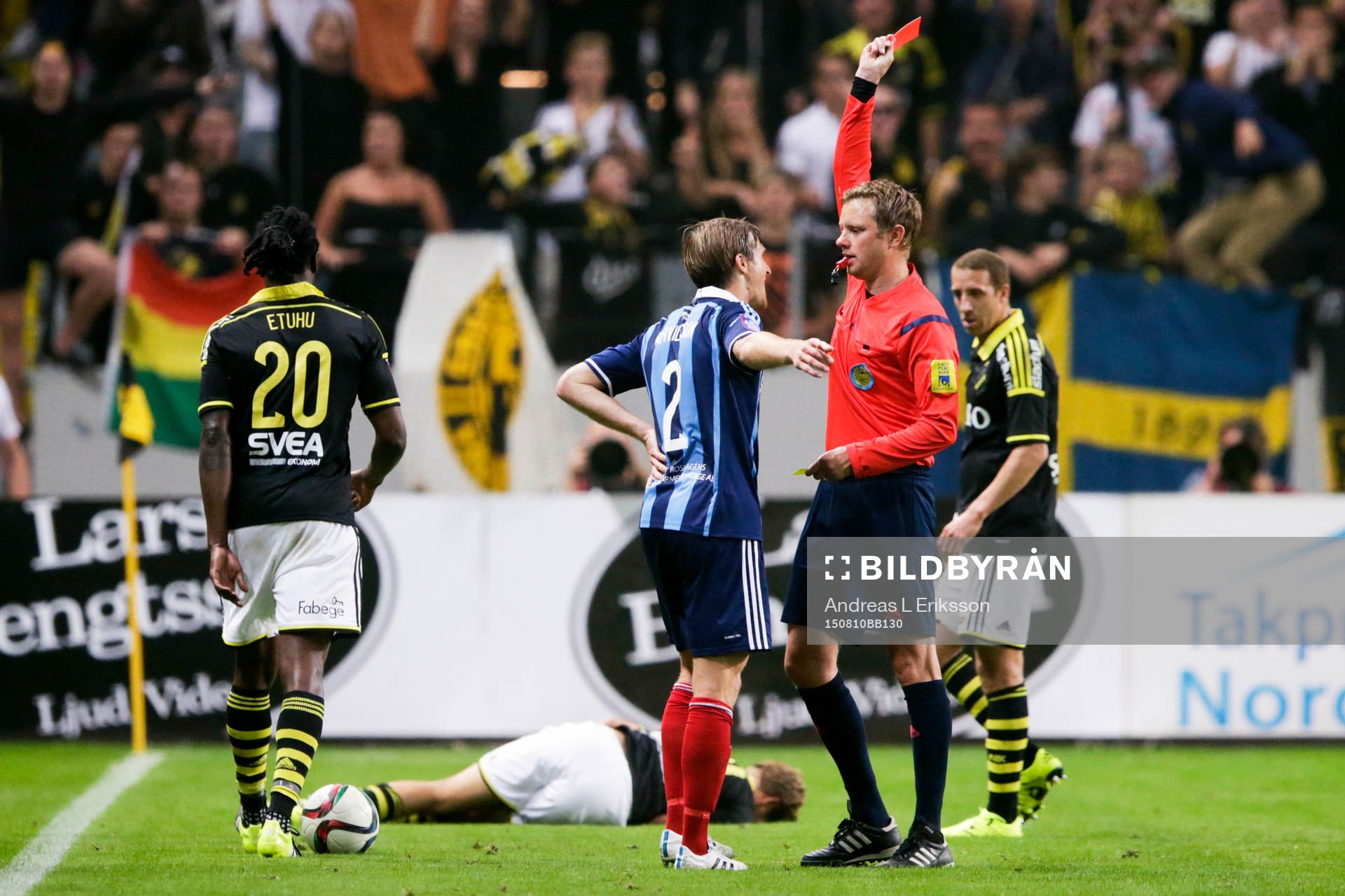 Djurgårdens Jesper Arvidsson får sitt andra gula kort och