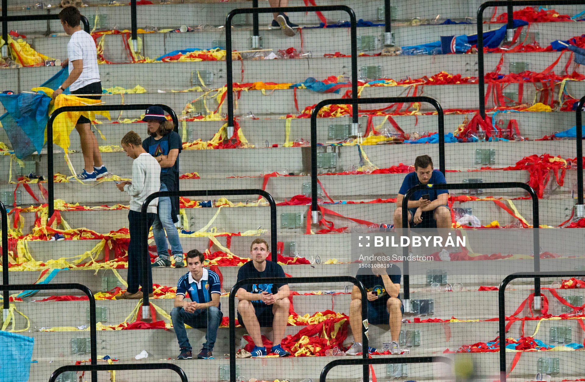 Djurgårdens supportar ser deppiga ut
