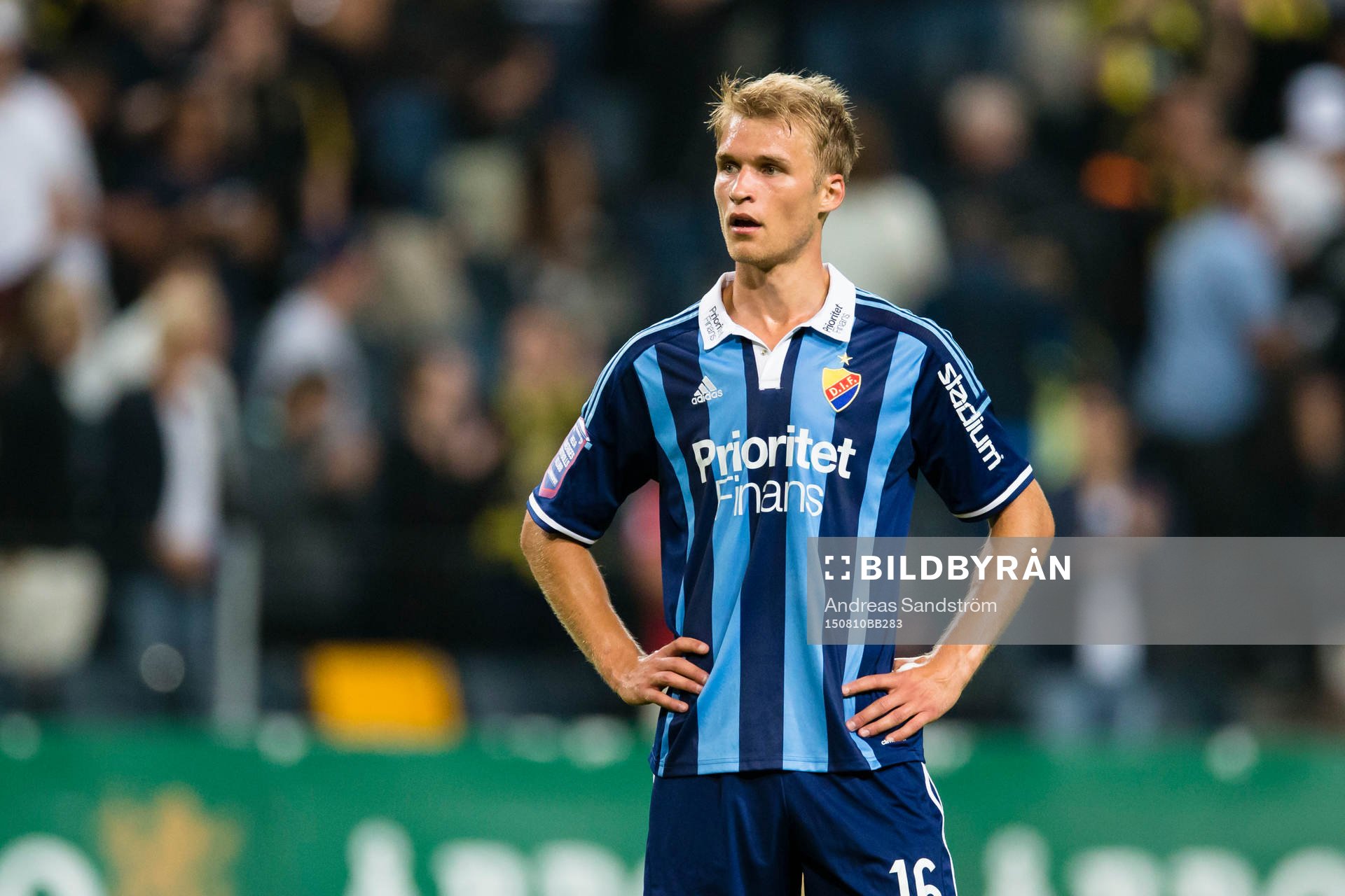Djurgårdens Sebastian Andersson ser deppig ut