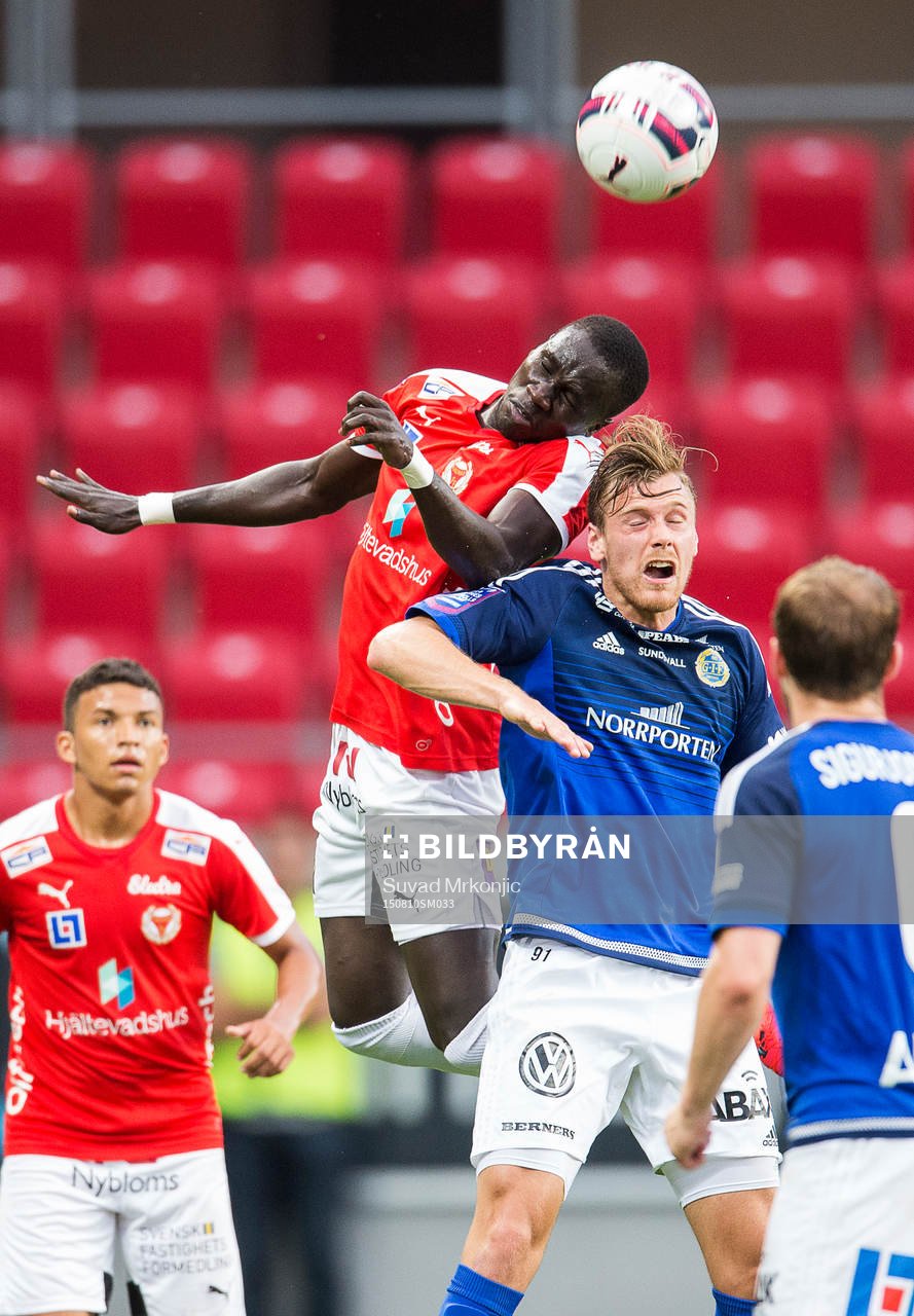 Kalmars Papa Alioune Diouf och Sundsvalls Leo Englund