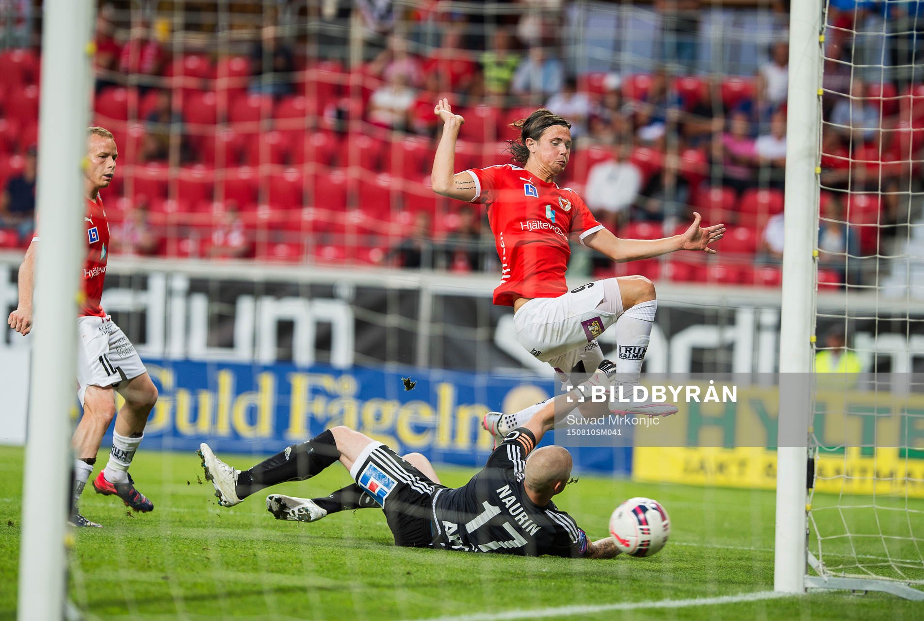 Kalmars Marcus Antonsson  och Sundsvalls målvakt Tommy