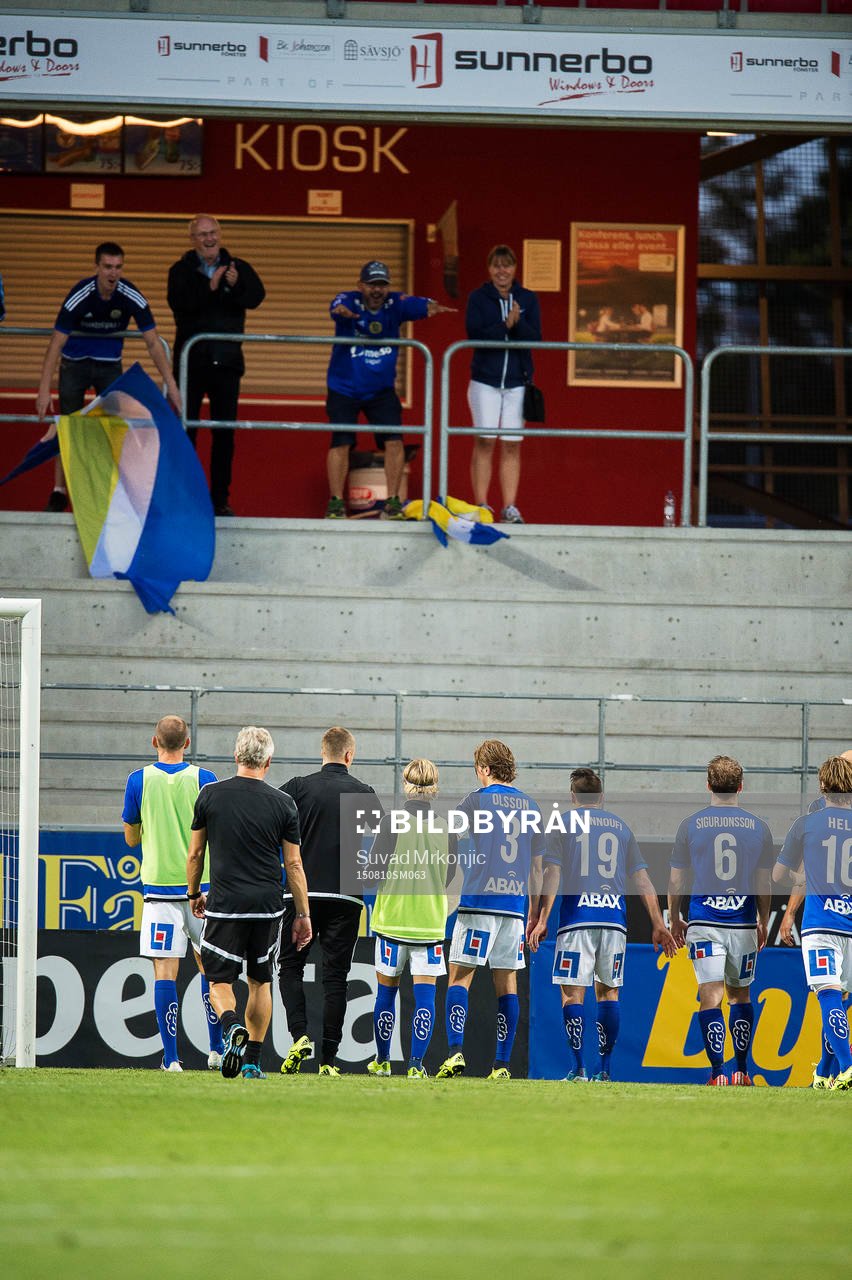 Sundsvallspelare jublar med fans