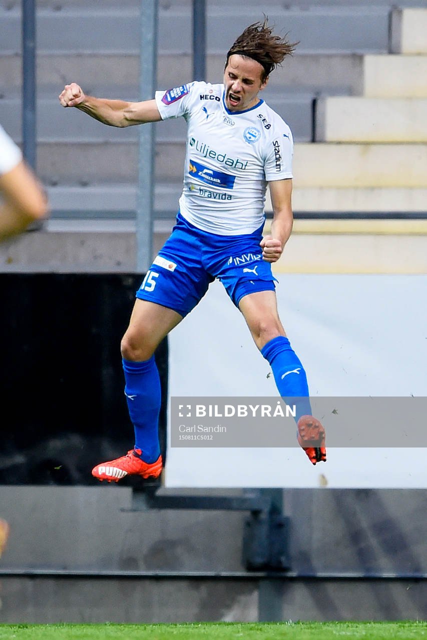 Värnamos Sebastian Göransson jublar
